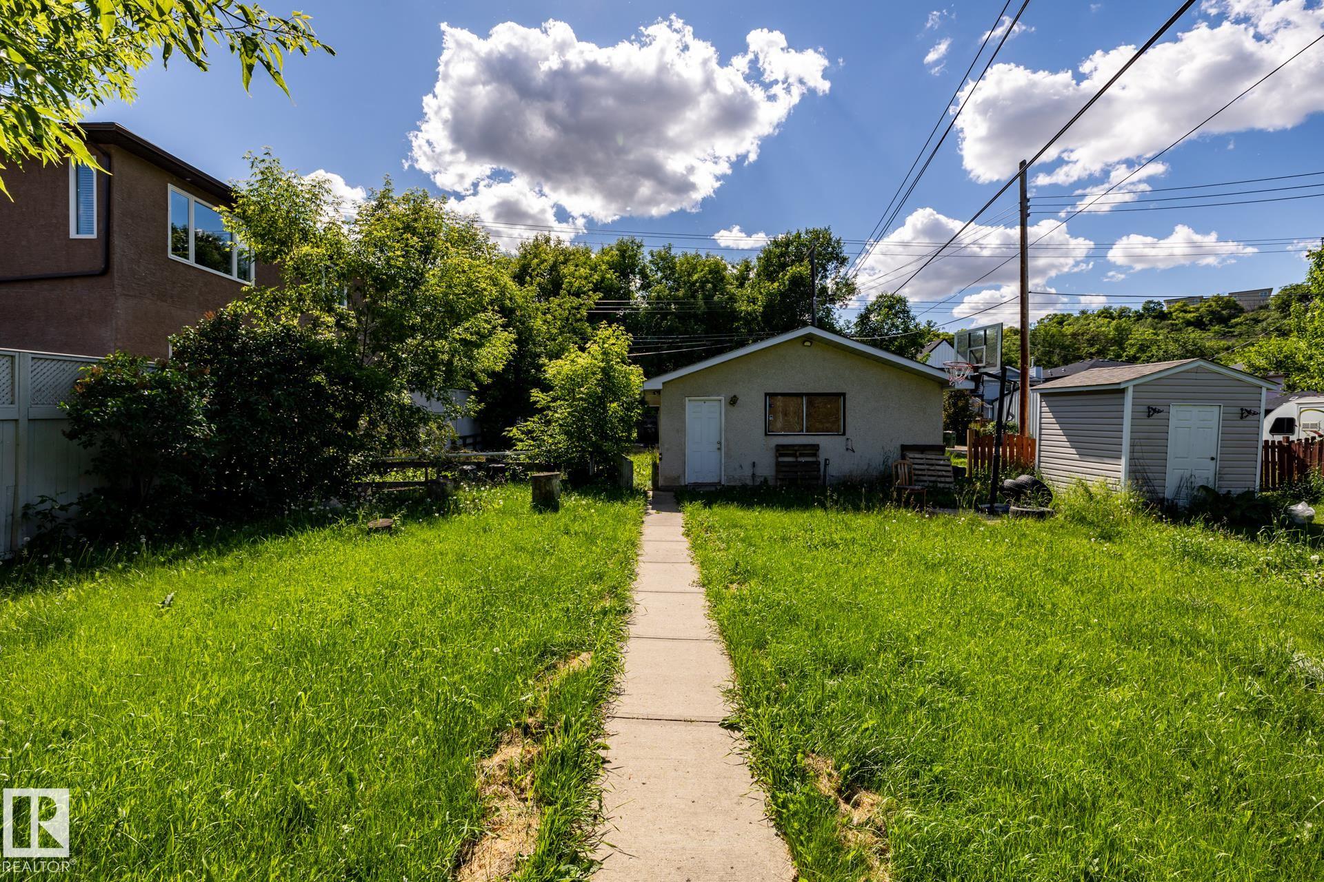 https://zimg.paragon.ice.com/ParagonImages/Property/PM/RAE/225398148/11/0/0/b9e75c3fd4e30bdde9e015337f543cd4/1/1e760c7715311b527c1e955eb55f3331/225398148-95ba7231-2227-4309-988d-0c903121f12f.JPG