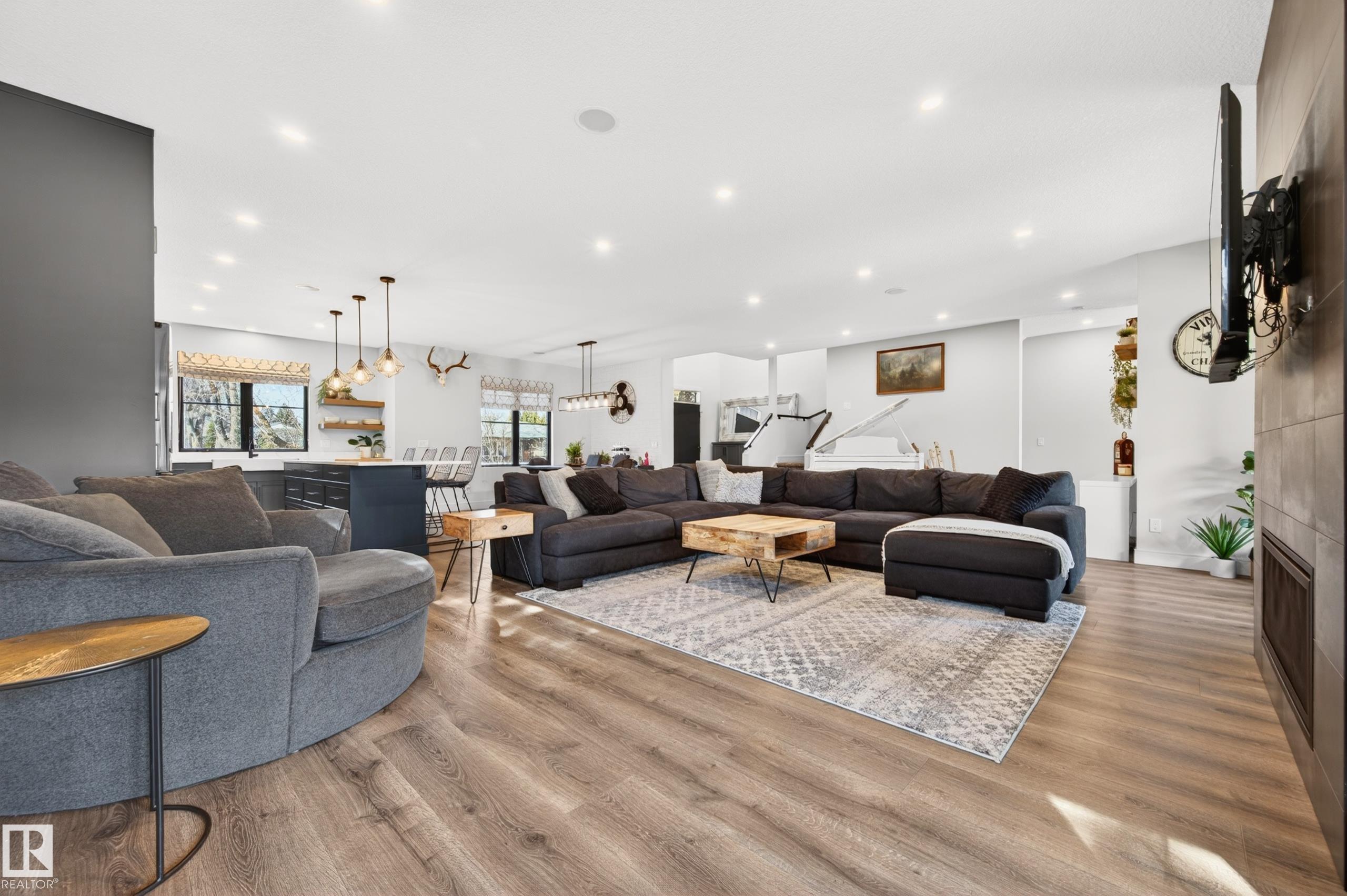 https://zimg.paragon.ice.com/ParagonImages/Property/PM/RAE/225398166/29/0/0/a011b15f5573c1b7f5fb6b0ede6a4cb5/1/800d5ff3ef731d88015d60243bc0735c/225398166-ae892327-38dc-4089-84fc-c5da1a7d30ff.JPG