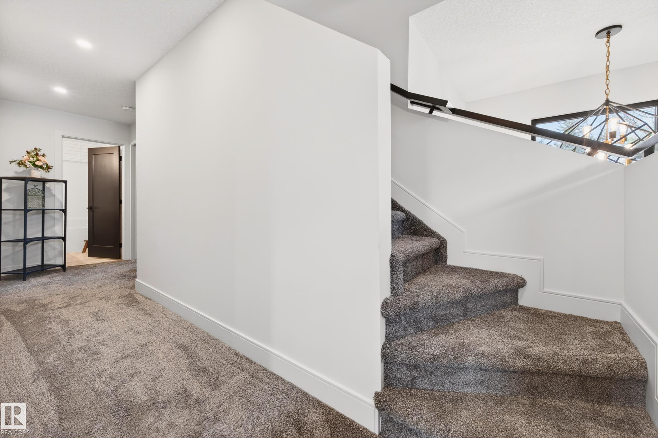 https://zimg.paragon.ice.com/ParagonImages/Property/PM/RAE/225398166/36/0/0/afc3cb0cf164fad74122cb2d1da324e4/1/800d5ff3ef731d88015d60243bc0735c/225398166-1c1e4727-1903-4464-a867-f9f38a94b38e.JPG