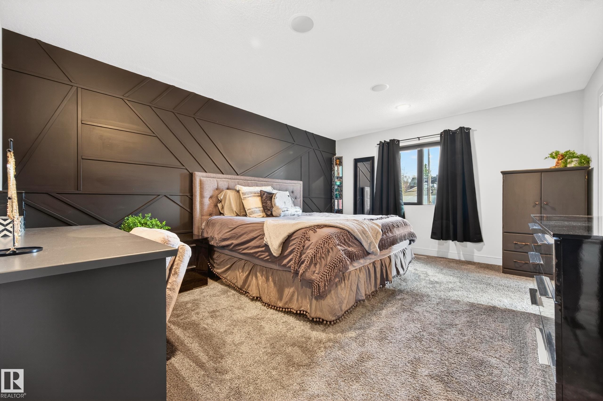 https://zimg.paragon.ice.com/ParagonImages/Property/PM/RAE/225398166/37/0/0/a674b23767deb94a24c2052f69f31c84/1/800d5ff3ef731d88015d60243bc0735c/225398166-880adcaa-09ac-4eac-9434-fc0443b03471.JPG