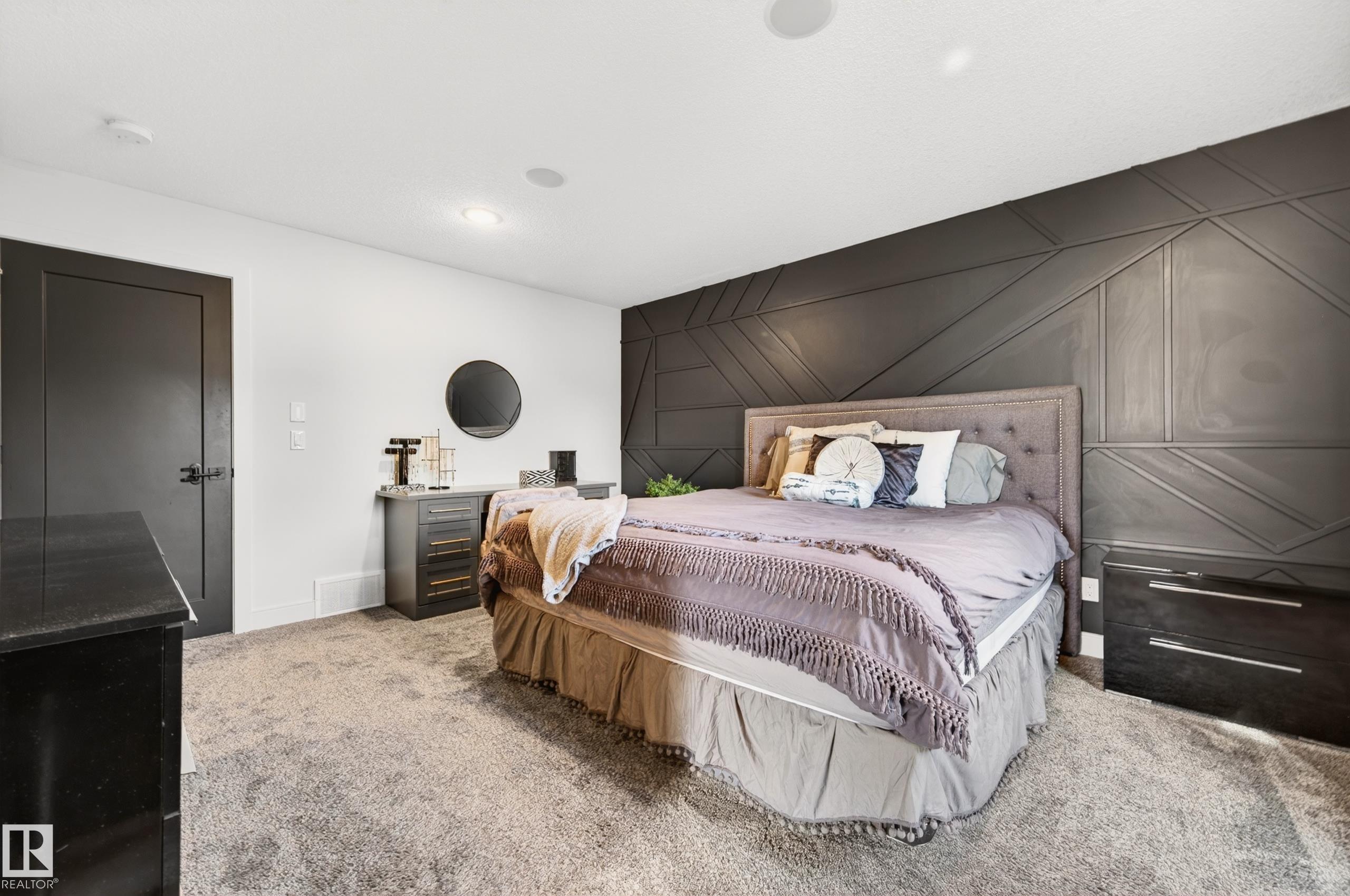 https://zimg.paragon.ice.com/ParagonImages/Property/PM/RAE/225398166/38/0/0/e3f1ec9e5cf4f13c5b41bc88169aa07b/1/800d5ff3ef731d88015d60243bc0735c/225398166-17c43e63-74ce-4245-9443-10ba885ba5c4.JPG