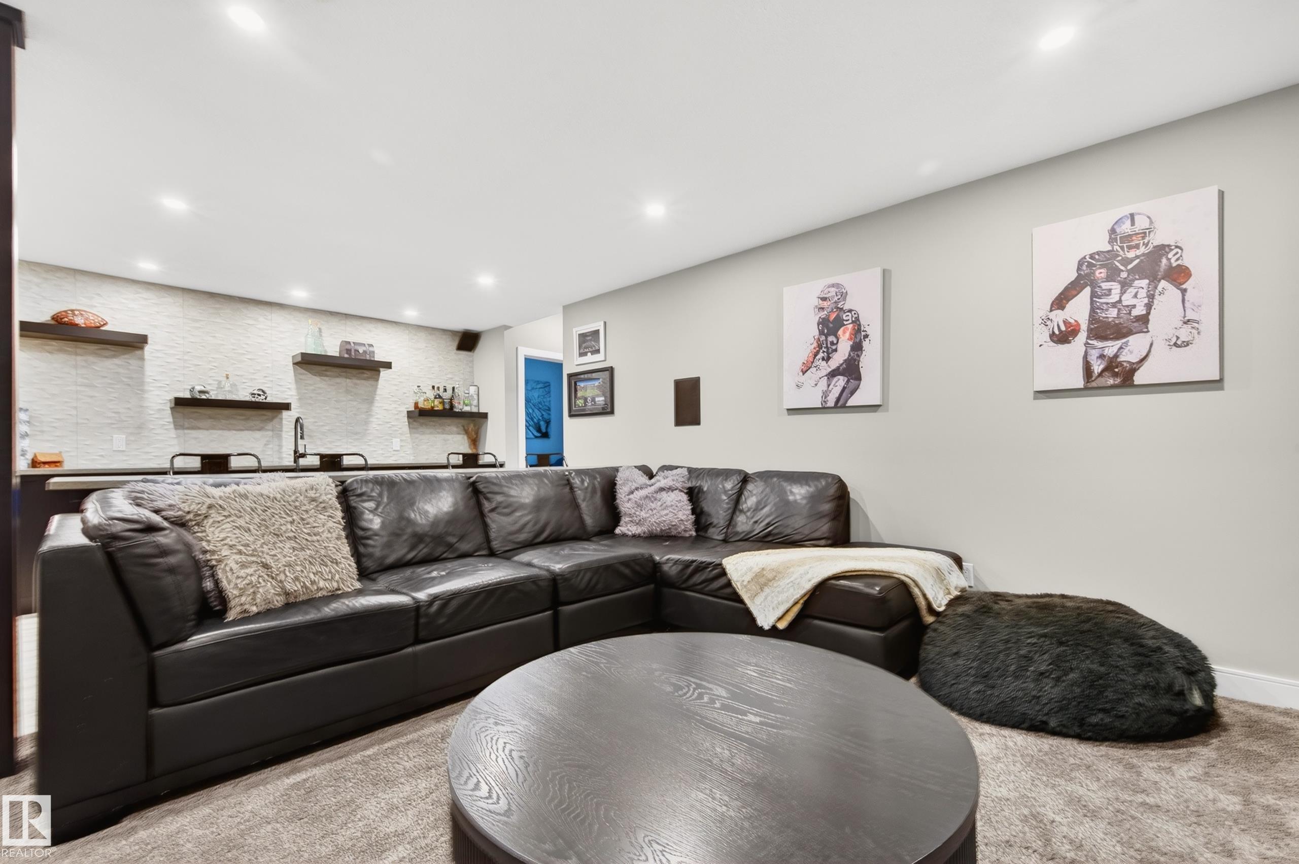 https://zimg.paragon.ice.com/ParagonImages/Property/PM/RAE/225398166/58/0/0/8fd63872902bfbdd848c2520c6cb7a32/1/800d5ff3ef731d88015d60243bc0735c/225398166-8cd3e1d6-daf3-4049-8efd-1e6878a60923.JPG
