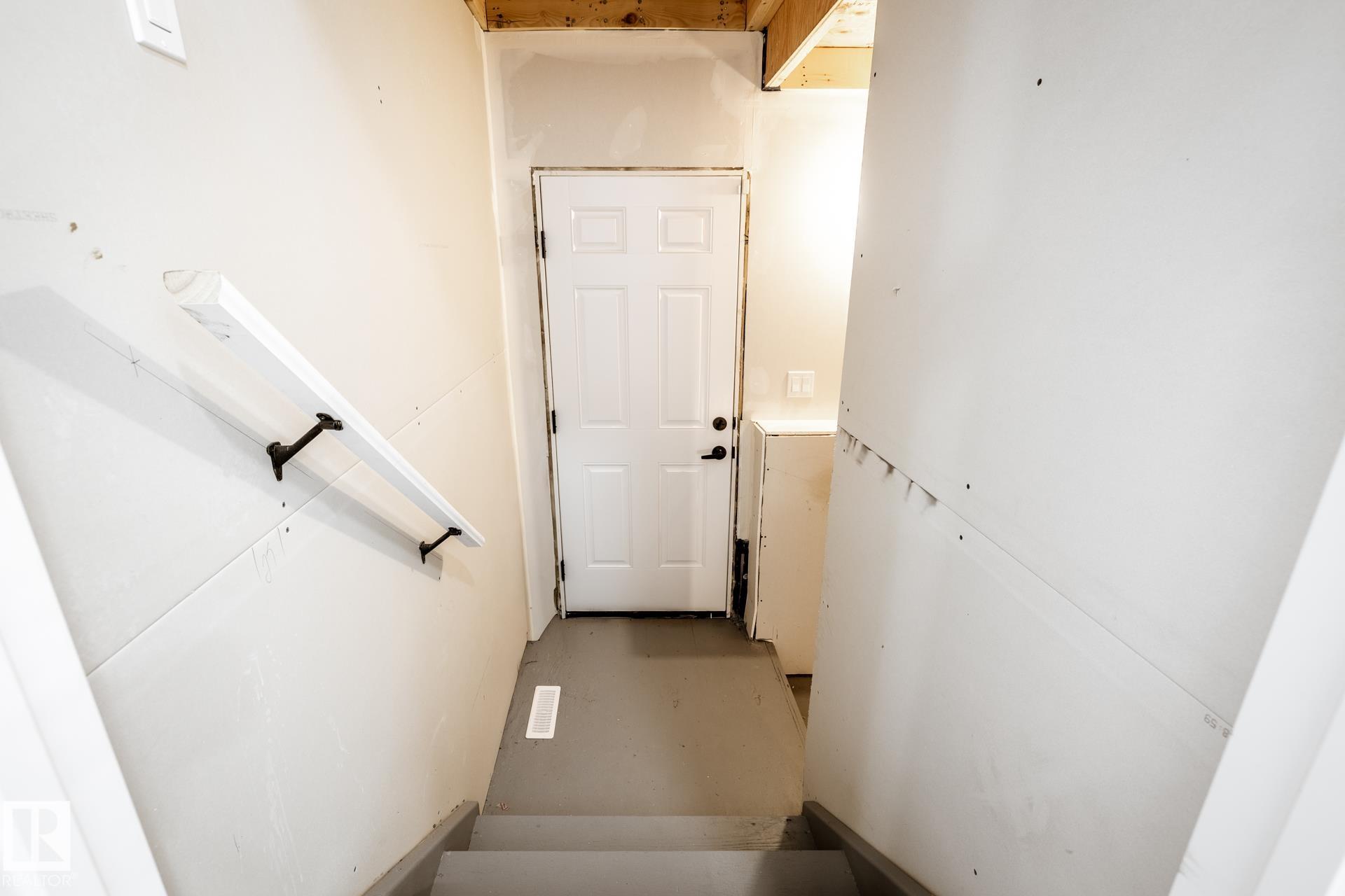 https://zimg.paragon.ice.com/ParagonImages/Property/PM/RAE/225398172/1/0/0/5132bcb8b71c52ae3e8f751ccb336050/1/1d611dd71248a2925e03abf11620ee9f/225398172-8B6F8736-19AC-4693-99F8-FC572EDF9A7C.JPG