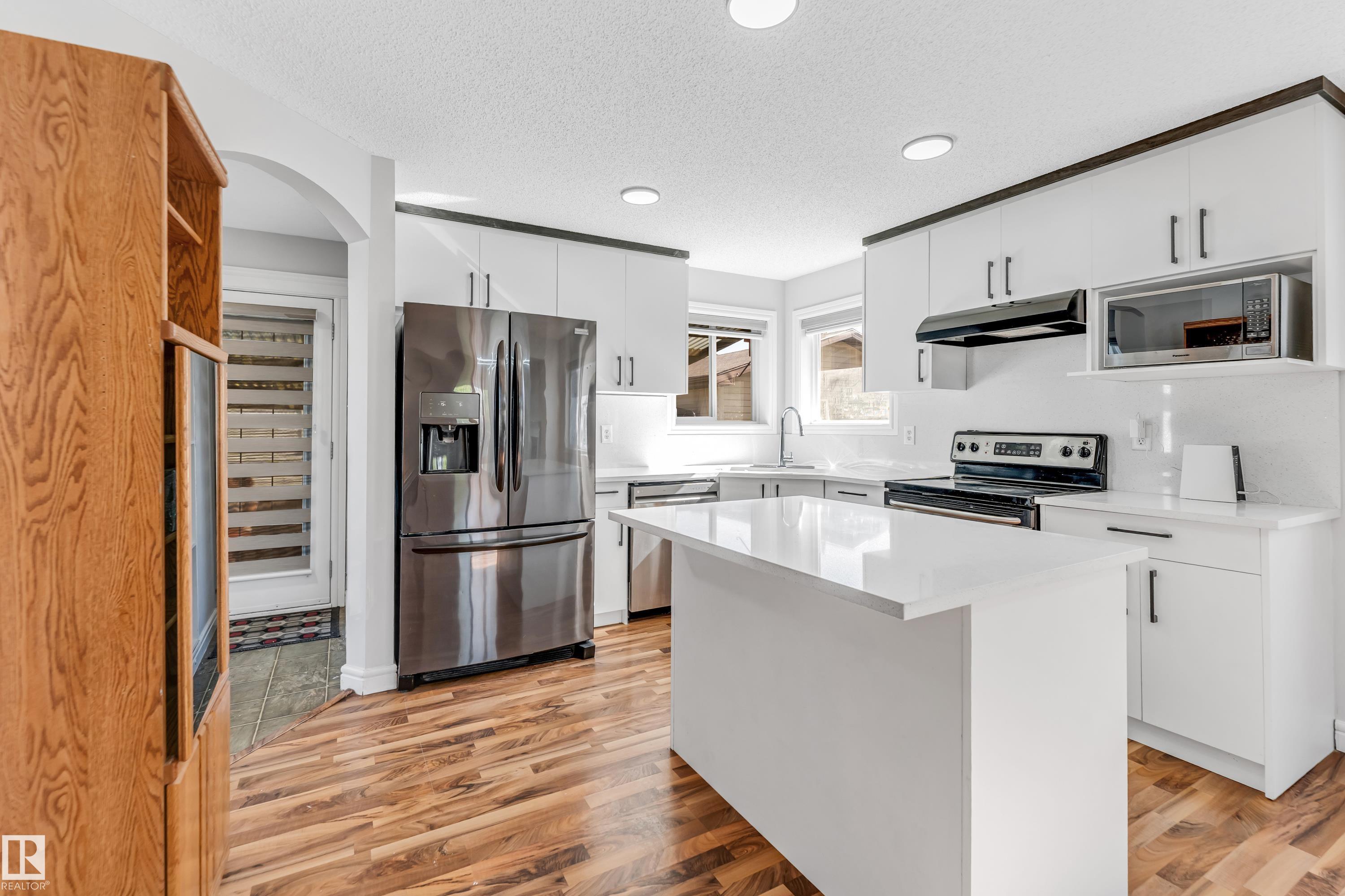 https://zimg.paragon.ice.com/ParagonImages/Property/PM/RAE/225398186/9/0/0/b32945318c02e6de838cbc603c6ae0b7/1/35627f2f4bb899f42372ea5518602c60/225398186-c50e2126-ad1c-409b-9af9-b1917021e22c.JPG