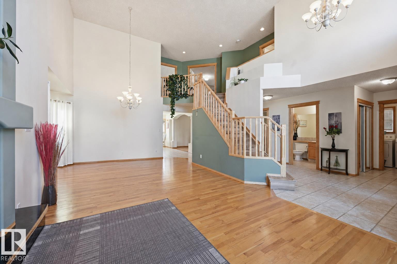 Photo 11 at 10331 156 Avenue NW, Beaumaris, Edmonton