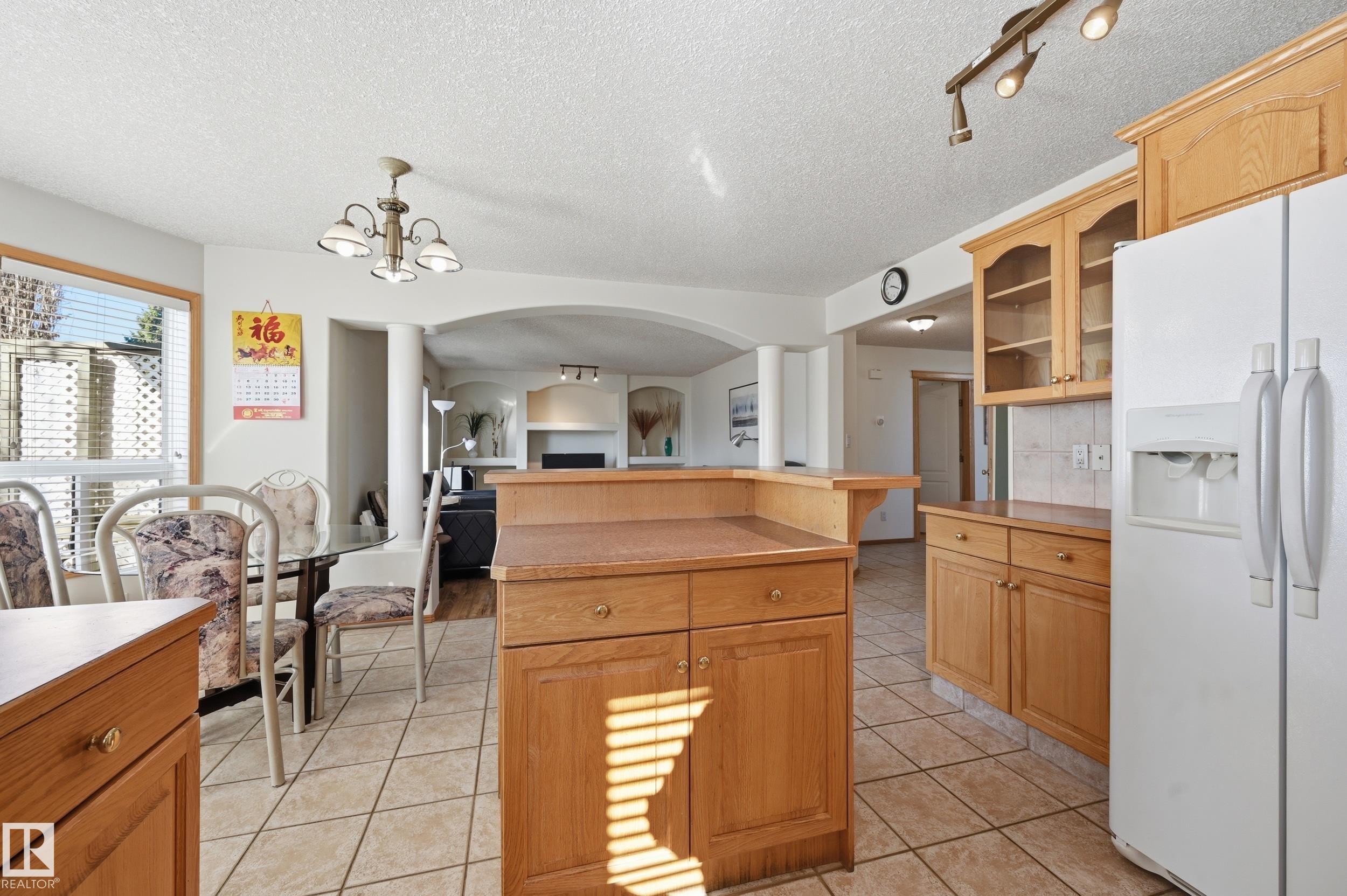Photo 18 at 10331 156 Avenue NW, Beaumaris, Edmonton