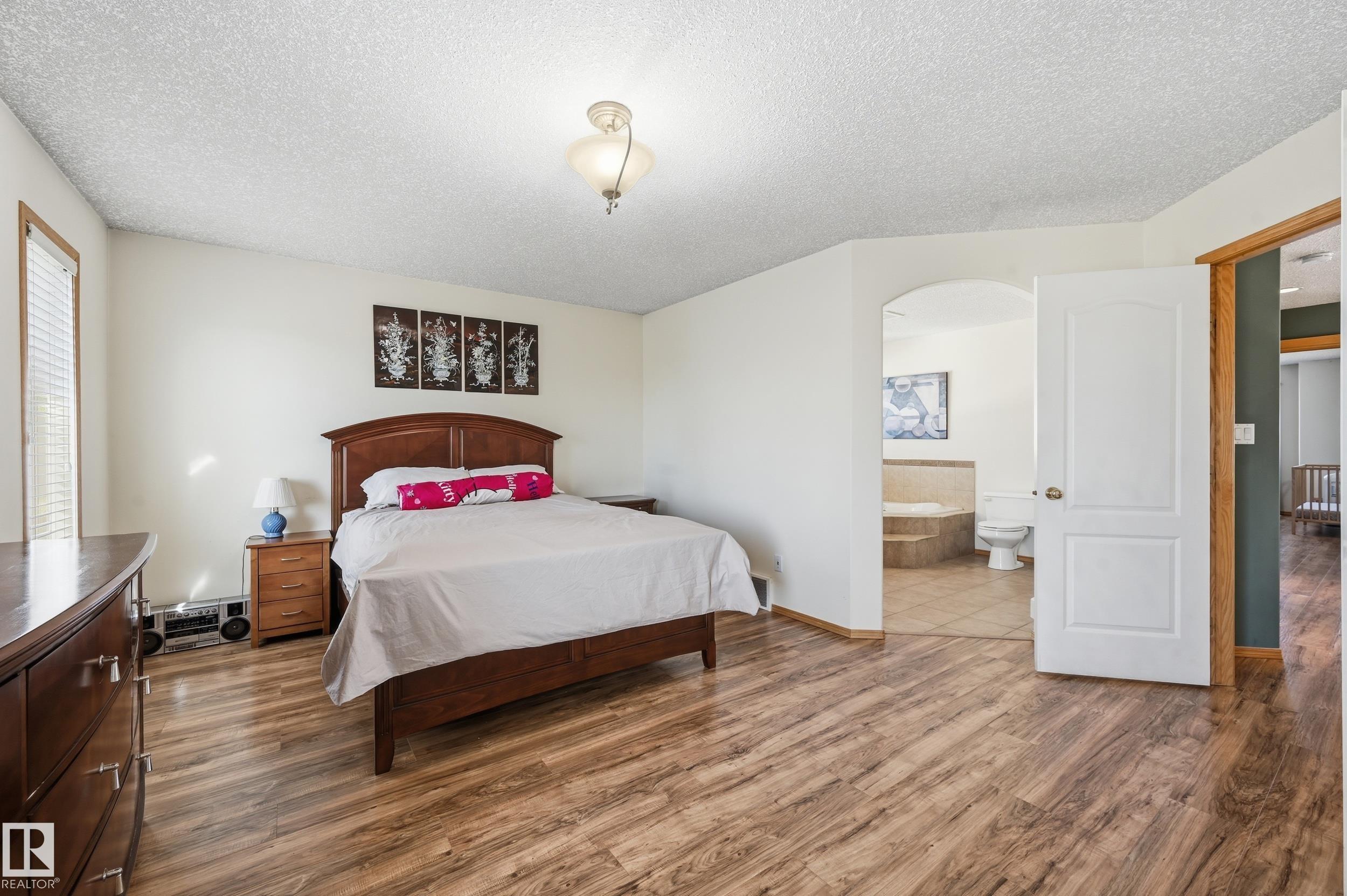 Photo 31 at 10331 156 Avenue NW, Beaumaris, Edmonton