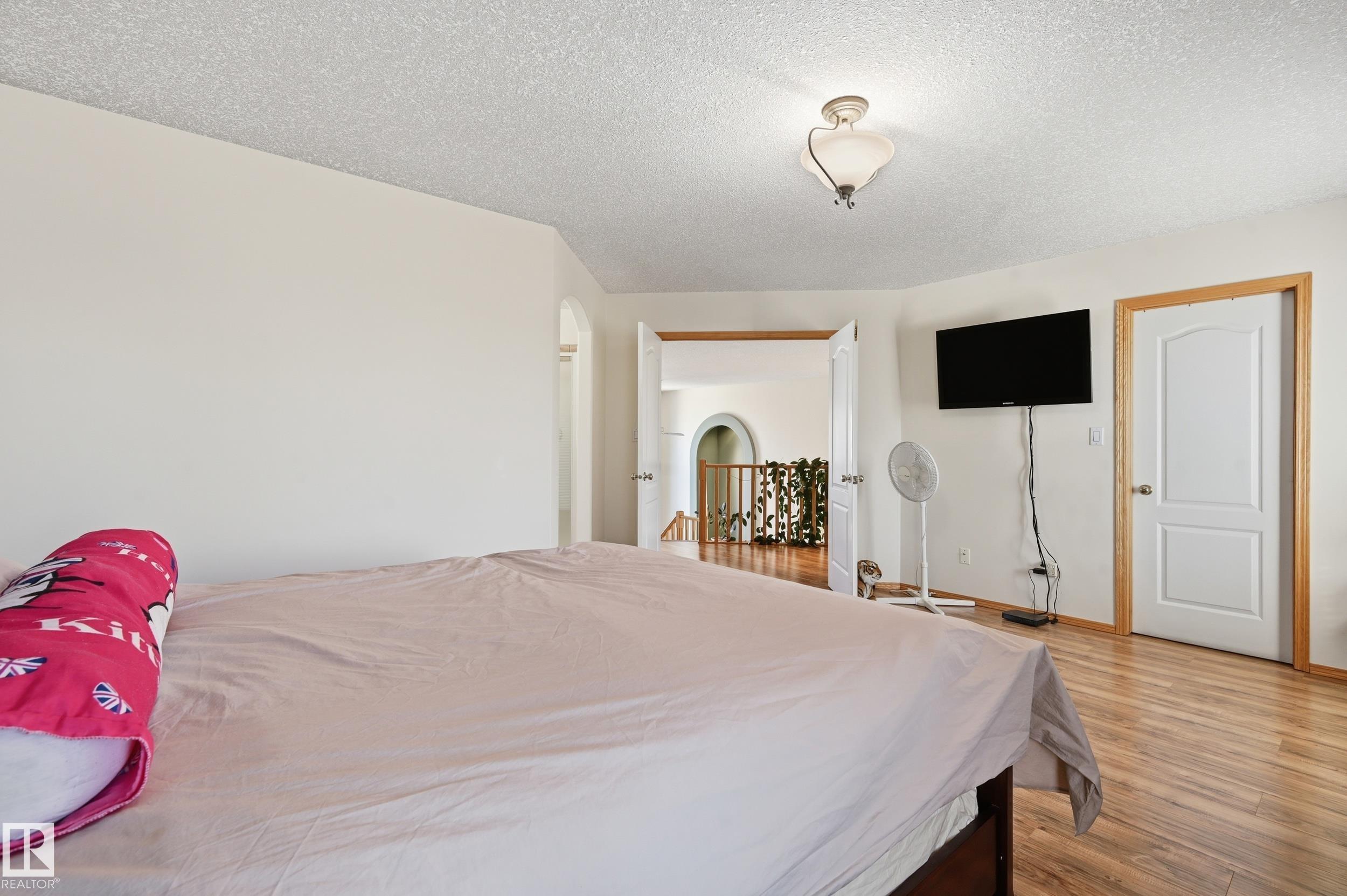 Photo 32 at 10331 156 Avenue NW, Beaumaris, Edmonton