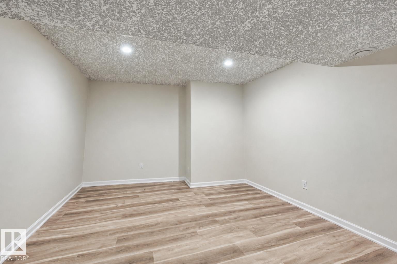 Photo 47 at 10331 156 Avenue NW, Beaumaris, Edmonton