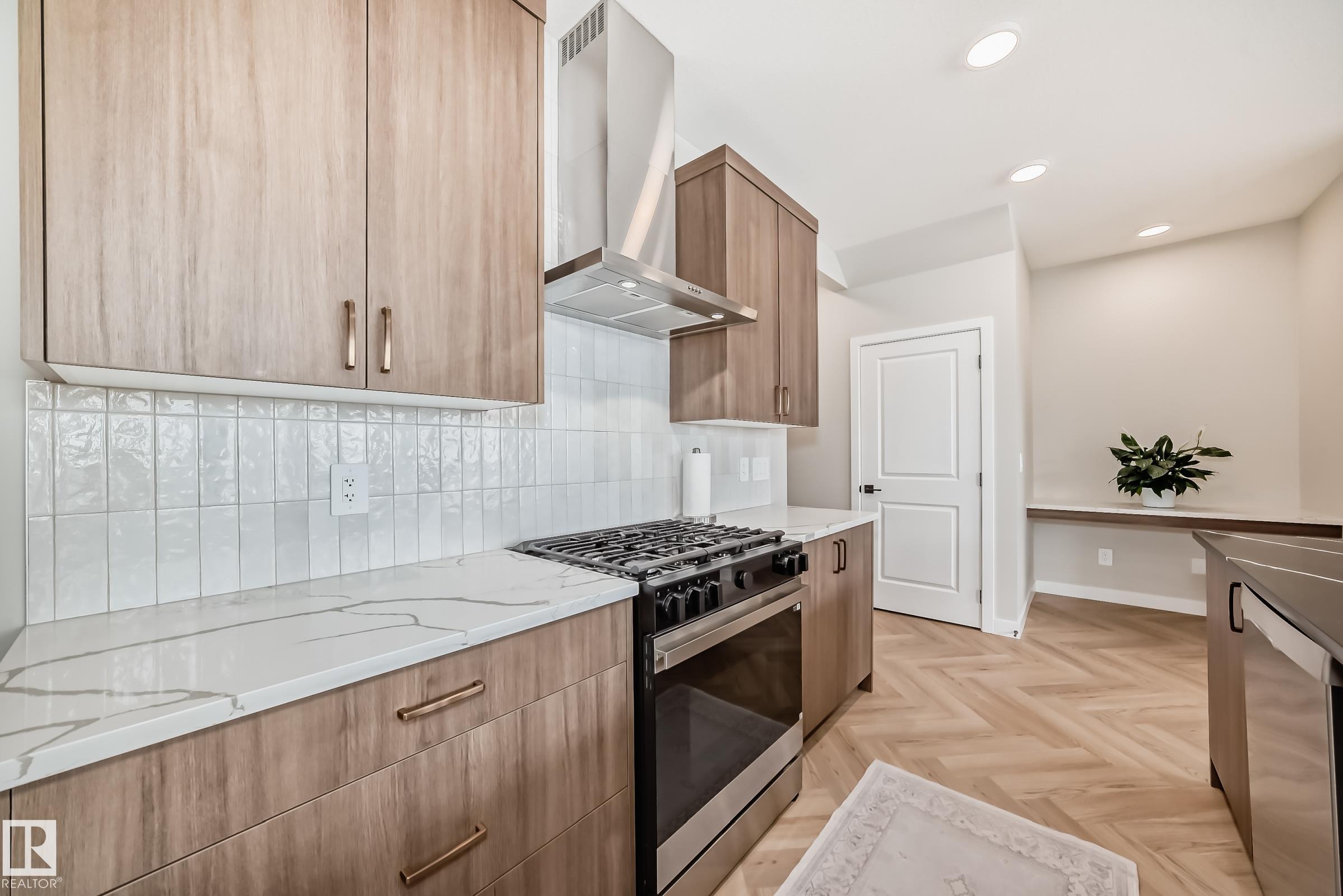 https://zimg.paragon.ice.com/ParagonImages/Property/PM/RAE/225398220/10/0/0/fae099388cf16b57d9a55ba2c291666a/1/16214f76ad97acc74e4557c49f2b900b/225398220-0c9f67f2-223d-4b17-9ad5-742208b7c166.JPG