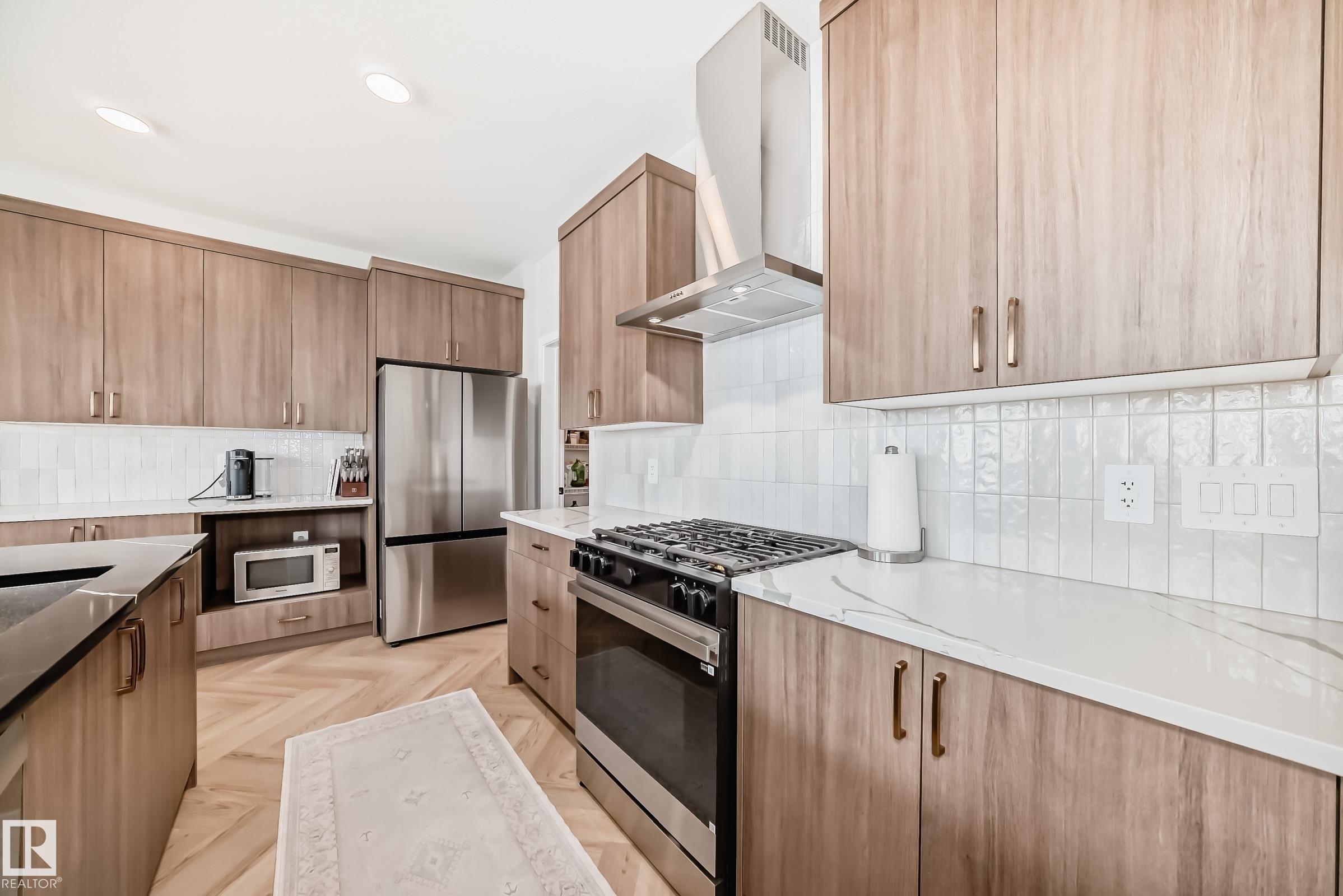 https://zimg.paragon.ice.com/ParagonImages/Property/PM/RAE/225398220/11/0/0/82c89f10c54af14d47c6e285cf5f0820/1/16214f76ad97acc74e4557c49f2b900b/225398220-9a1c695a-7c13-4c06-be4c-bcdb37e895f4.JPG