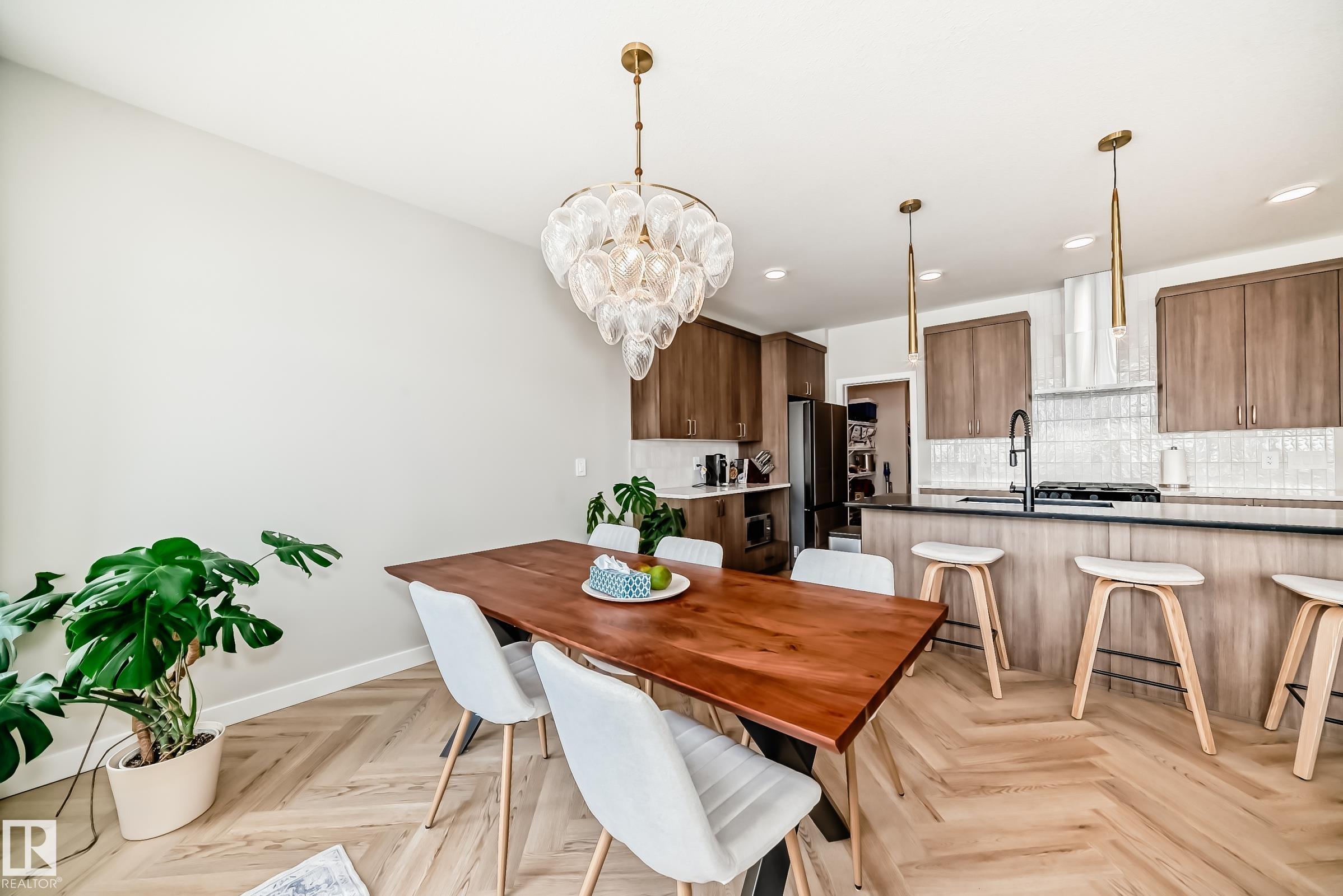 https://zimg.paragon.ice.com/ParagonImages/Property/PM/RAE/225398220/16/0/0/680ca57e3cdabfbba726ab5b49dc4024/1/16214f76ad97acc74e4557c49f2b900b/225398220-c92bc345-d8fc-4769-9223-b69f3dfad8ce.JPG