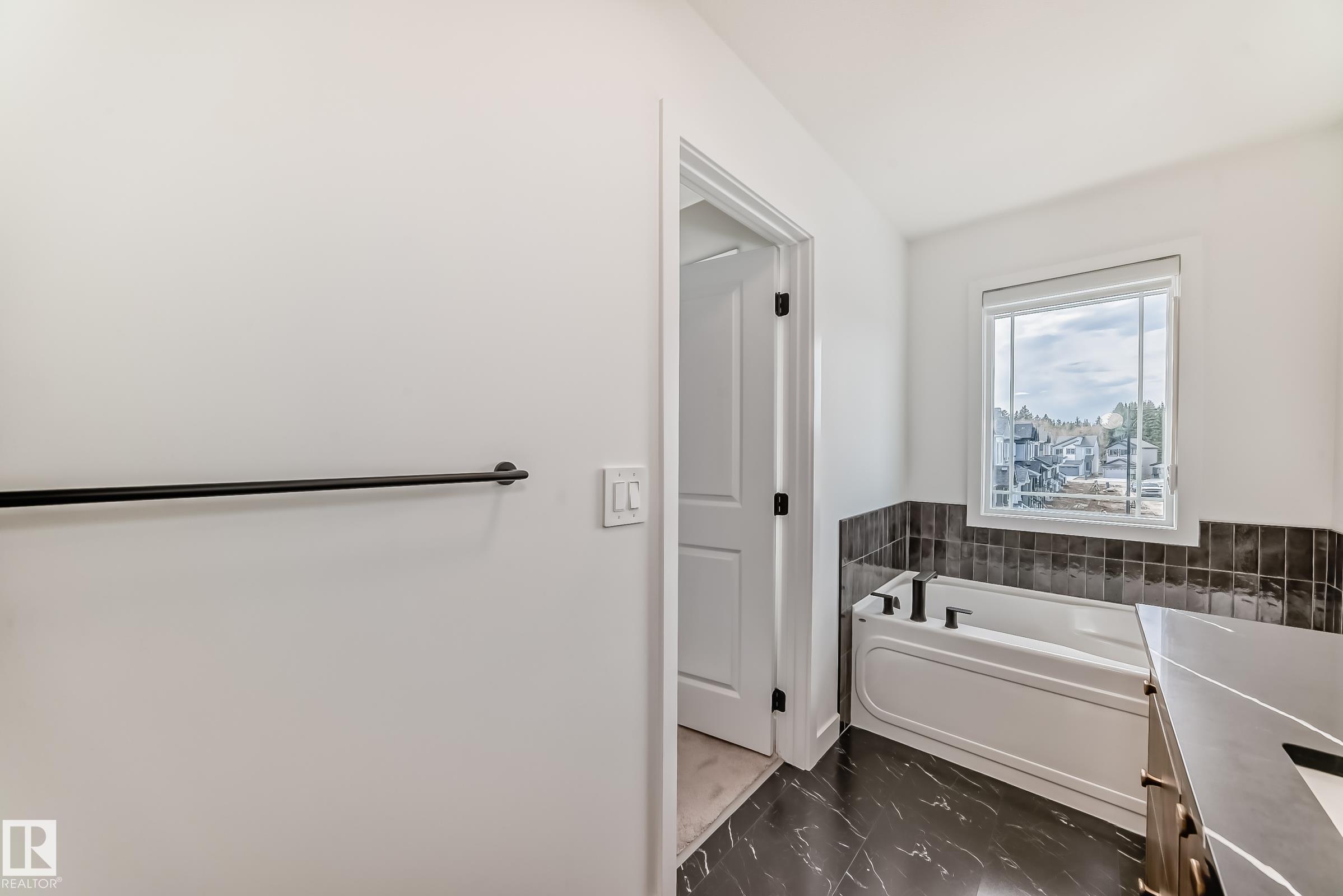 https://zimg.paragon.ice.com/ParagonImages/Property/PM/RAE/225398220/36/0/0/079ff454332042b068572b02da5c4997/1/16214f76ad97acc74e4557c49f2b900b/225398220-872cc89e-7aed-4041-9d89-ea9736edf2a2.JPG