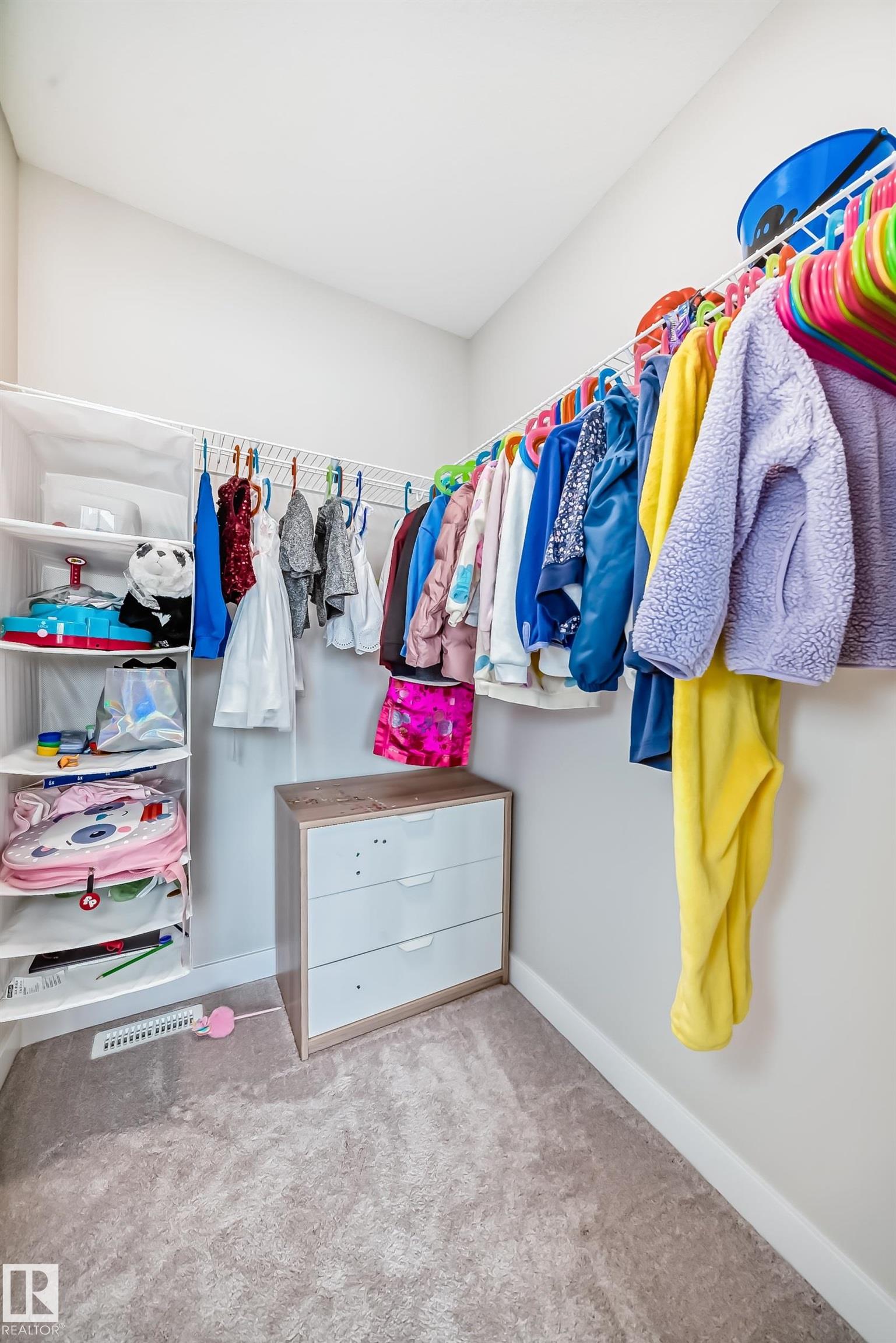 https://zimg.paragon.ice.com/ParagonImages/Property/PM/RAE/225398220/42/0/0/ff8231149f0106bc572d04289fb875bc/1/16214f76ad97acc74e4557c49f2b900b/225398220-4d0023de-addc-4897-b0ad-2ca42c8c153d.JPG