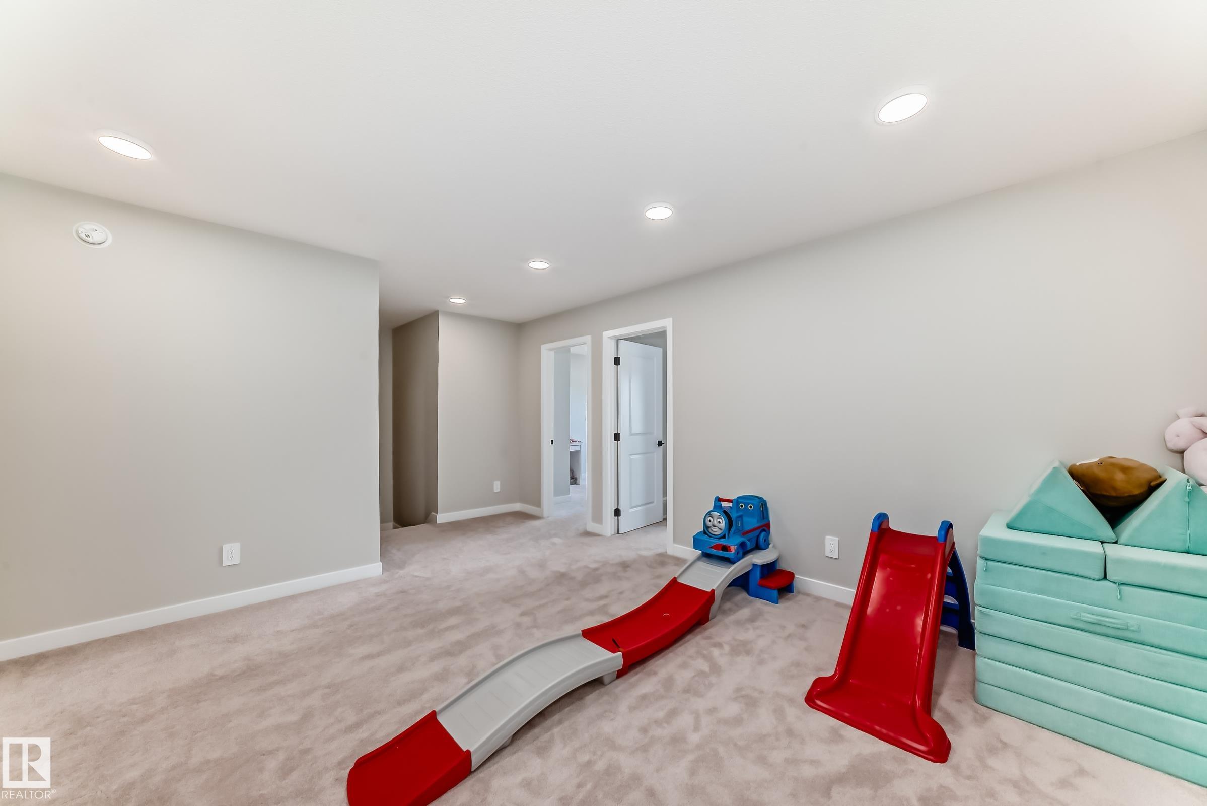 https://zimg.paragon.ice.com/ParagonImages/Property/PM/RAE/225398220/51/0/0/d75e20e1b8d48ef3c1f218ccebc3cc95/1/16214f76ad97acc74e4557c49f2b900b/225398220-478d58d9-09f8-419c-b2fb-265d7cf3a321.JPG