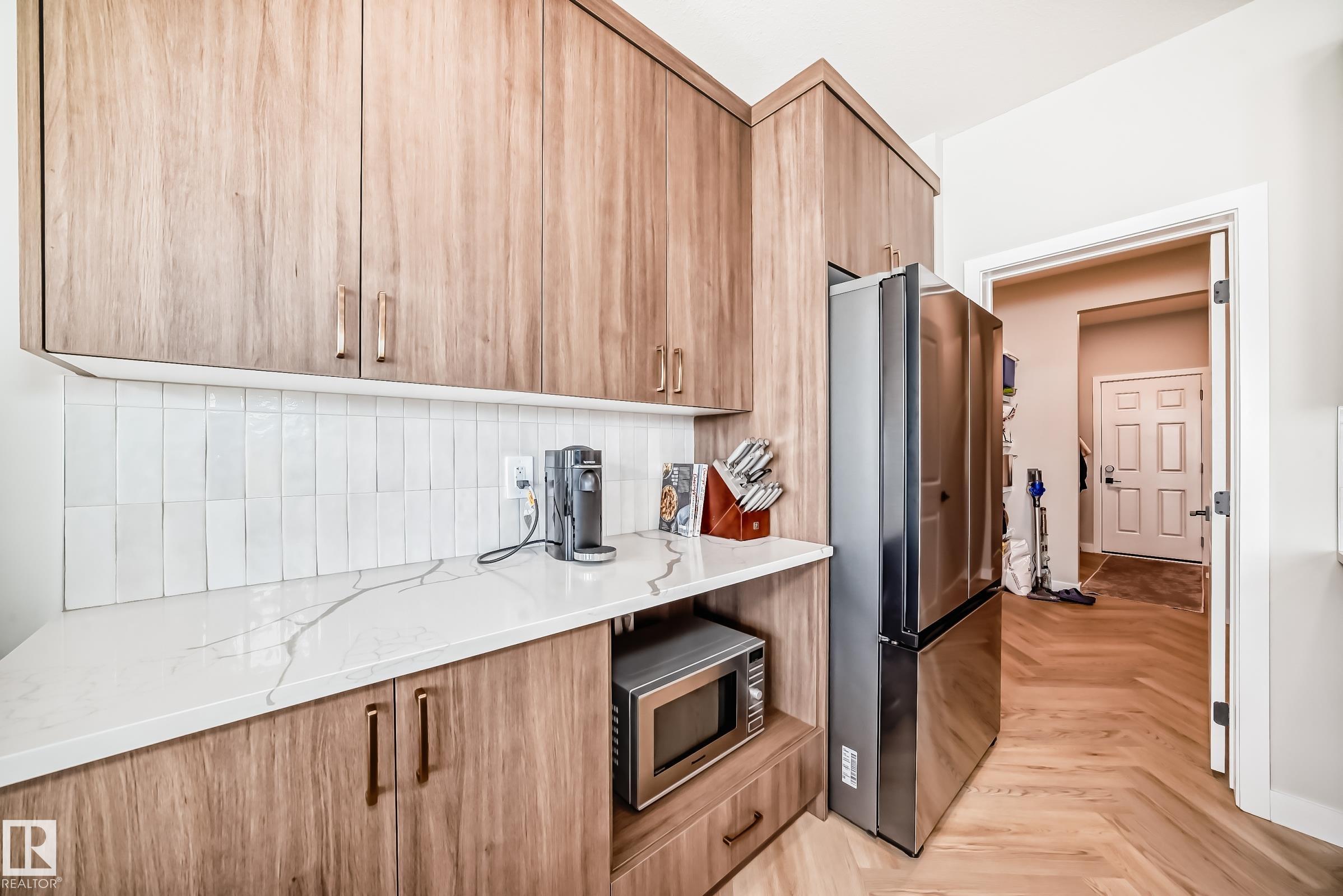 https://zimg.paragon.ice.com/ParagonImages/Property/PM/RAE/225398220/7/0/0/4aa8469ac630c8a51a3cbe4dcf379e4b/1/16214f76ad97acc74e4557c49f2b900b/225398220-b7e757ed-9993-4401-9093-e291d7d82a3a.JPG