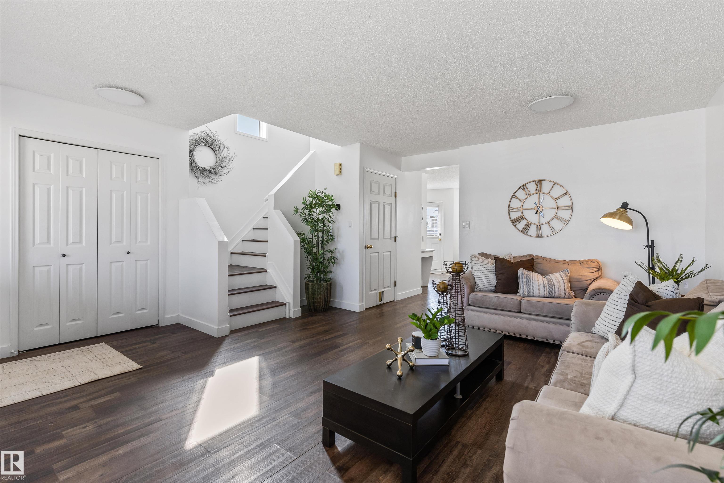 4272 24 Street NW, Larkspur, Edmonton