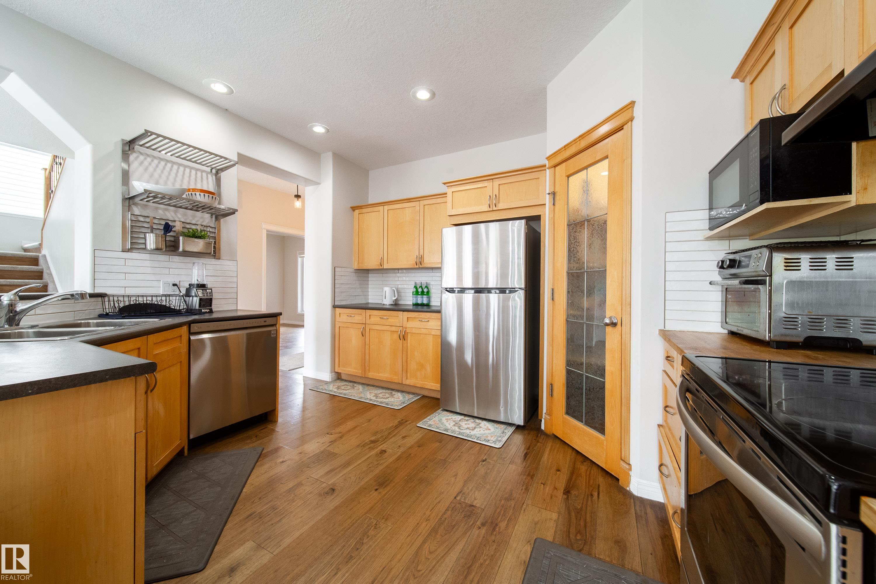 Photo 15 at 1205 Ormsby Lane NW, Ormsby Place, Edmonton