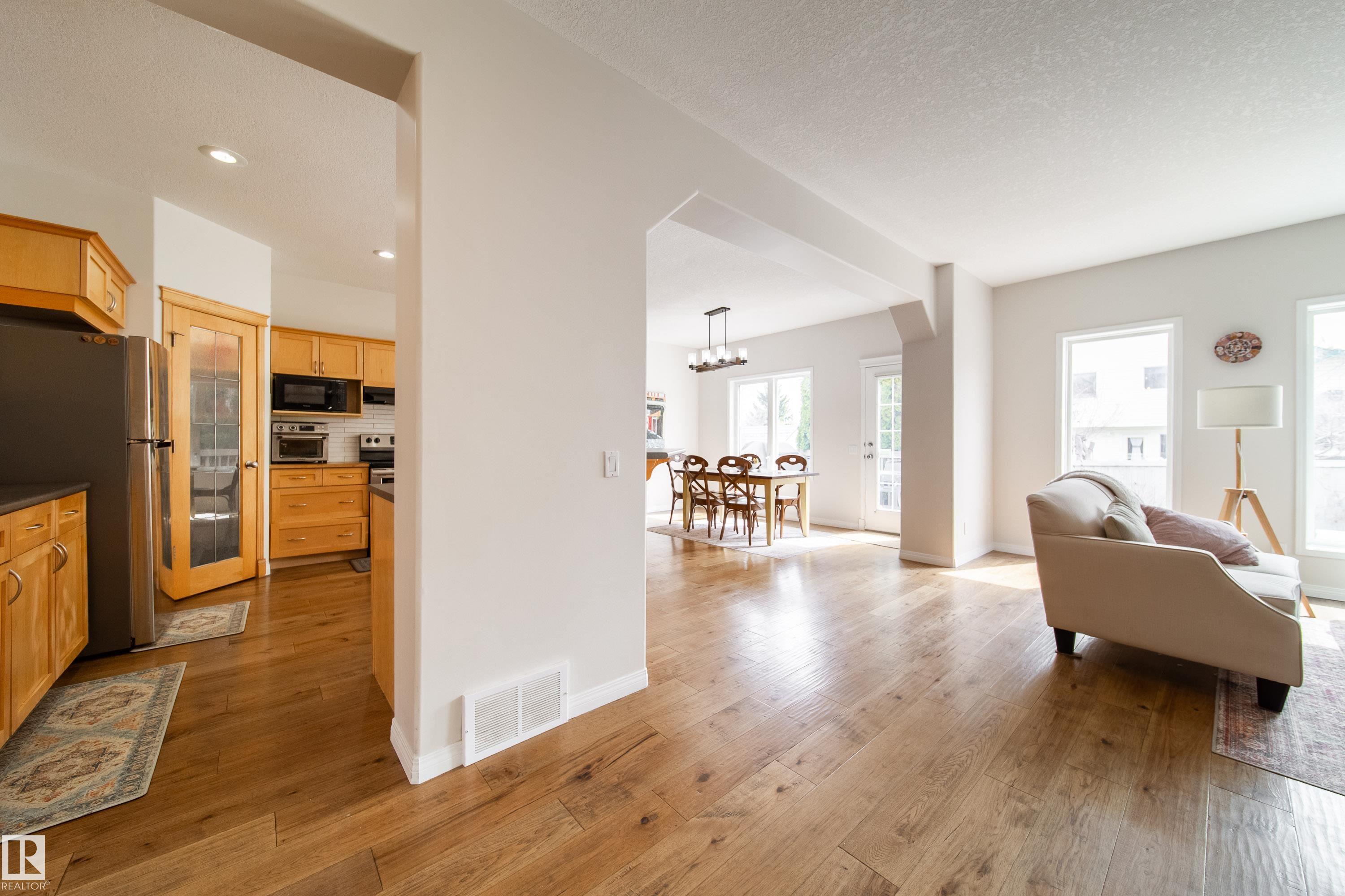 Photo 10 at 1205 Ormsby Lane NW, Ormsby Place, Edmonton