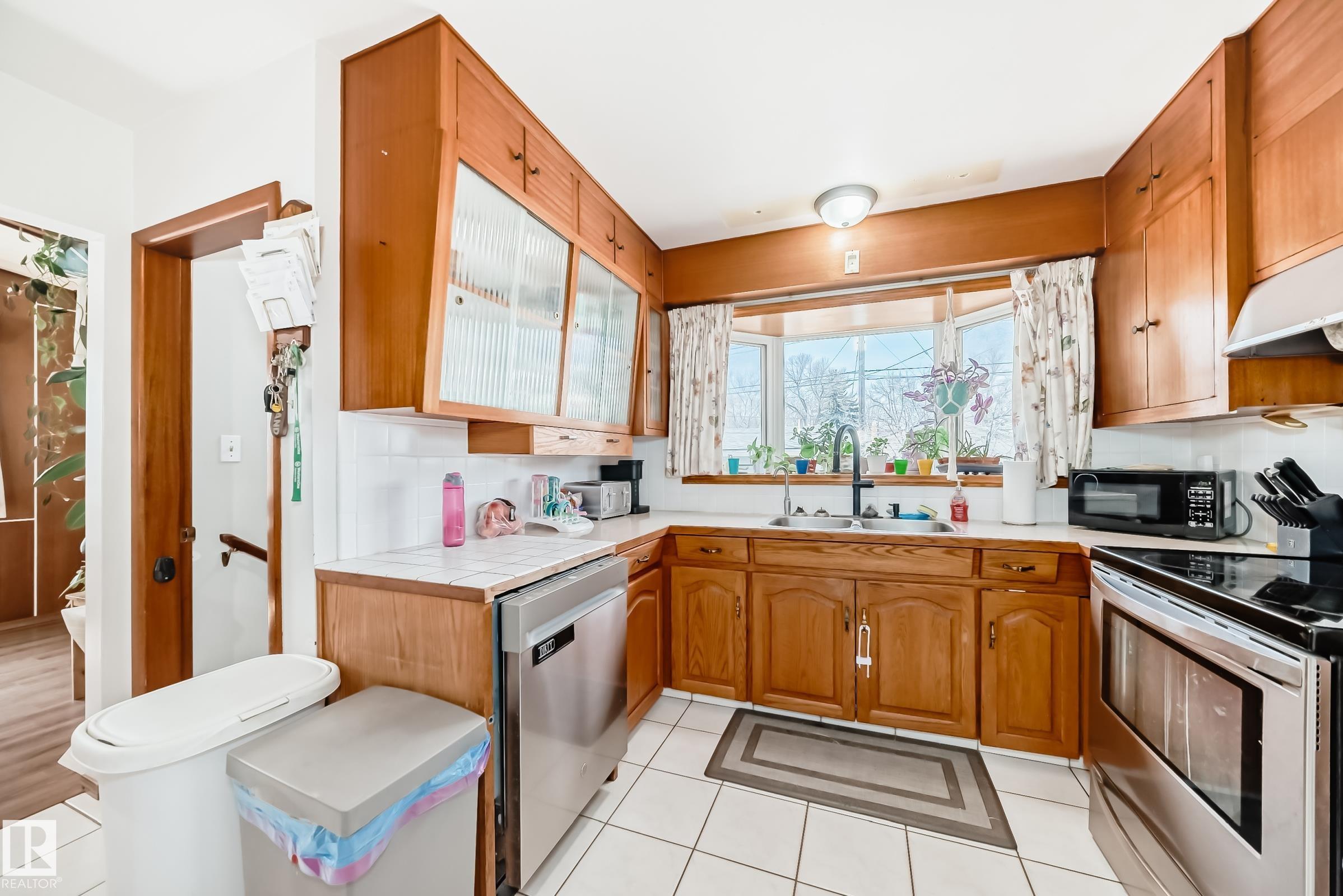 Photo 7 at 12106 48 Street NW, Beacon Heights, Edmonton