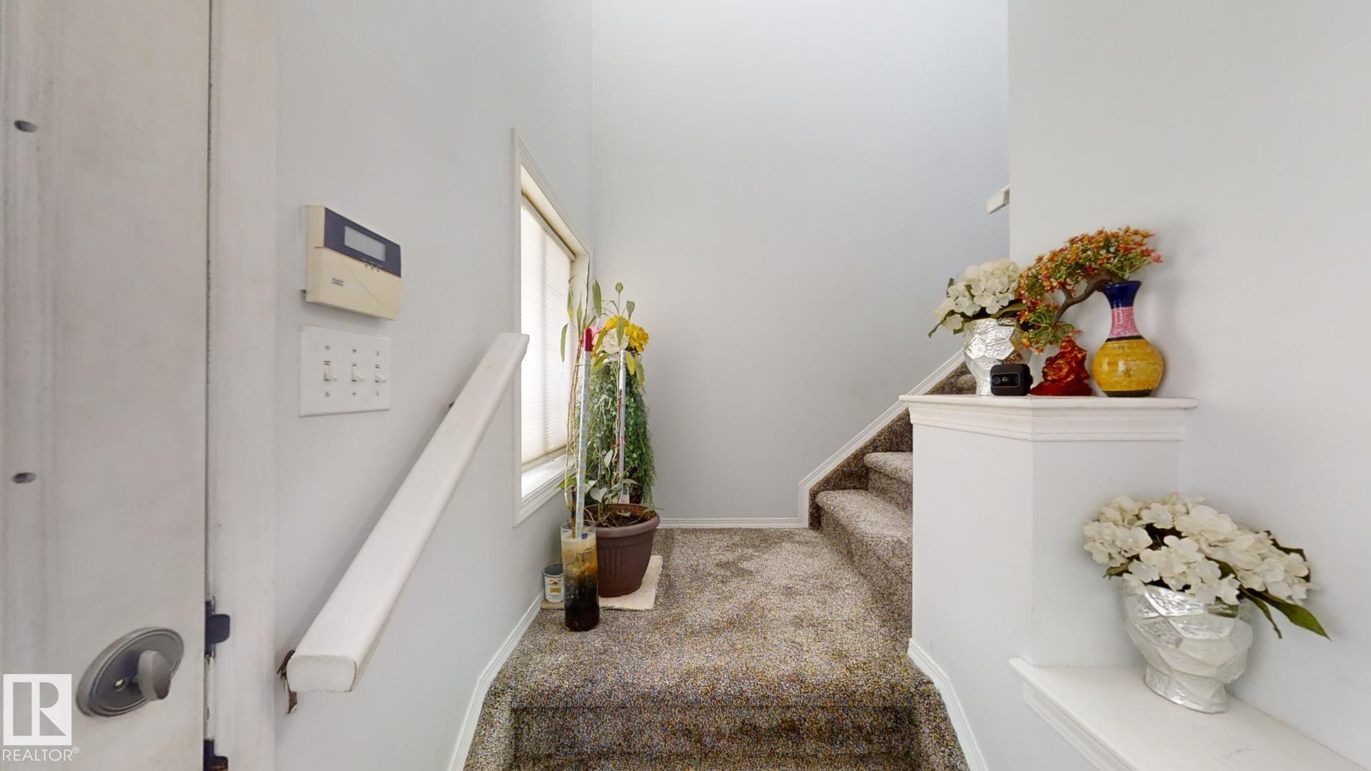Photo 2 at 3023 31 Avenue NW, Silver Berry, Edmonton