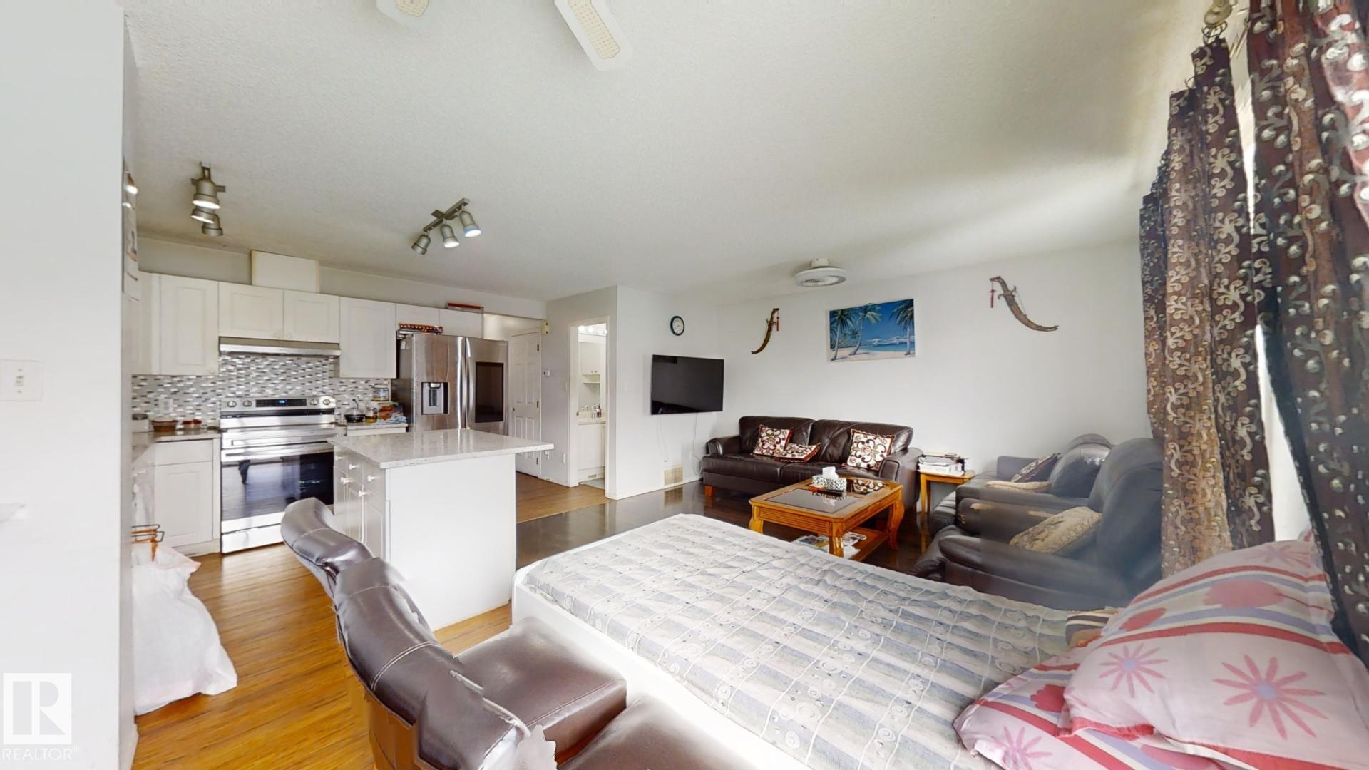 Photo 15 at 3023 31 Avenue NW, Silver Berry, Edmonton