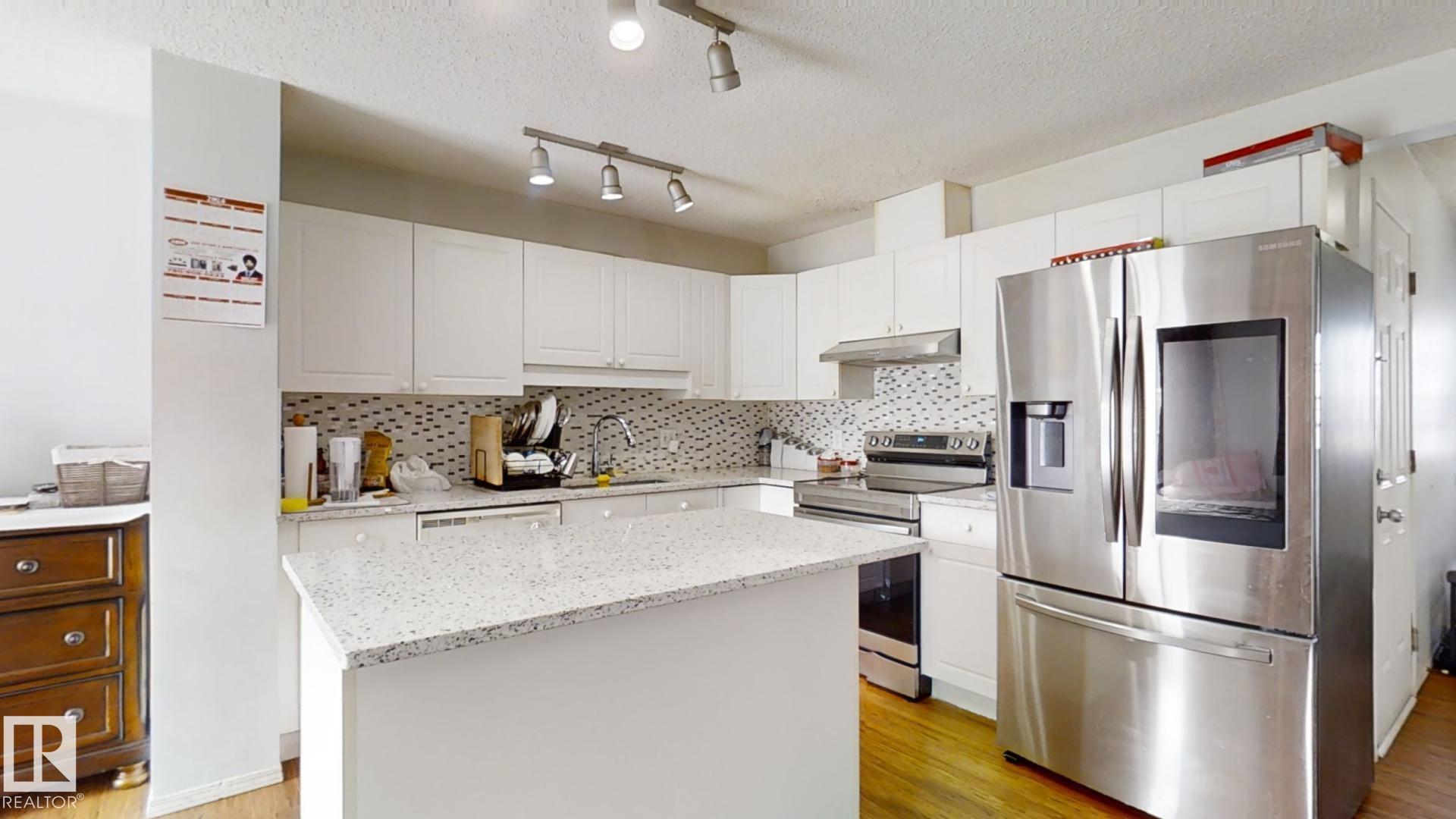 Photo 3 at 3023 31 Avenue NW, Silver Berry, Edmonton