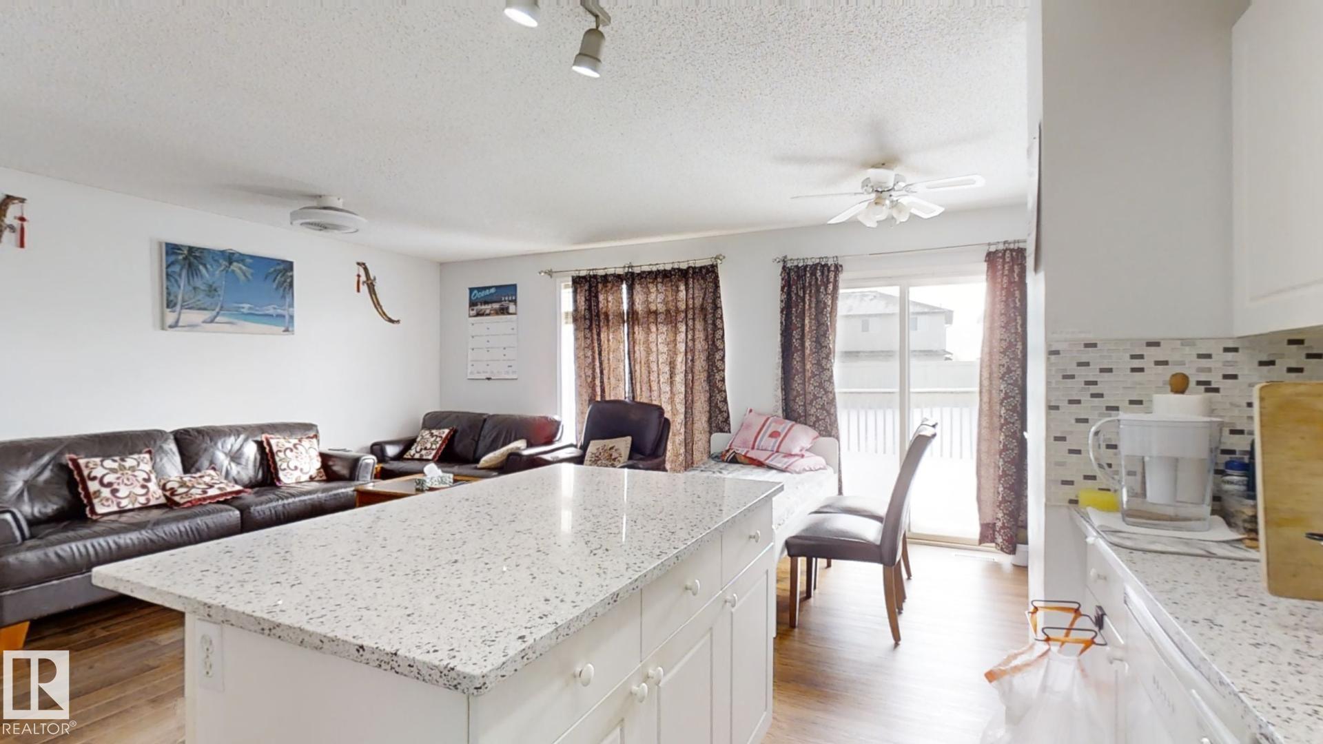 Photo 4 at 3023 31 Avenue NW, Silver Berry, Edmonton
