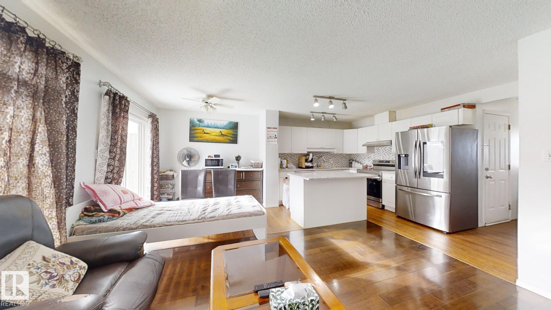 Photo 5 at 3023 31 Avenue NW, Silver Berry, Edmonton