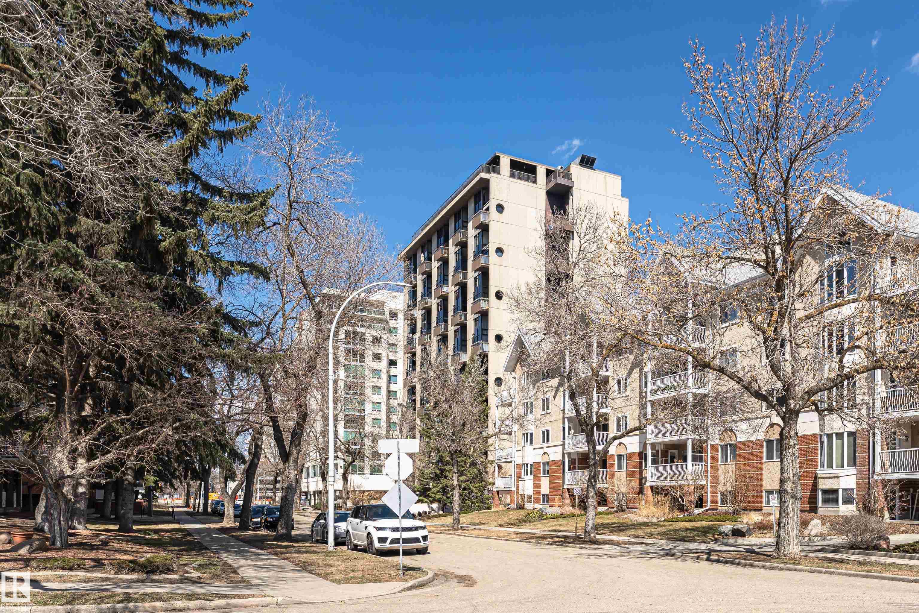 407 - 10045 118 Street NW, Wîhkwêntôwin, Edmonton