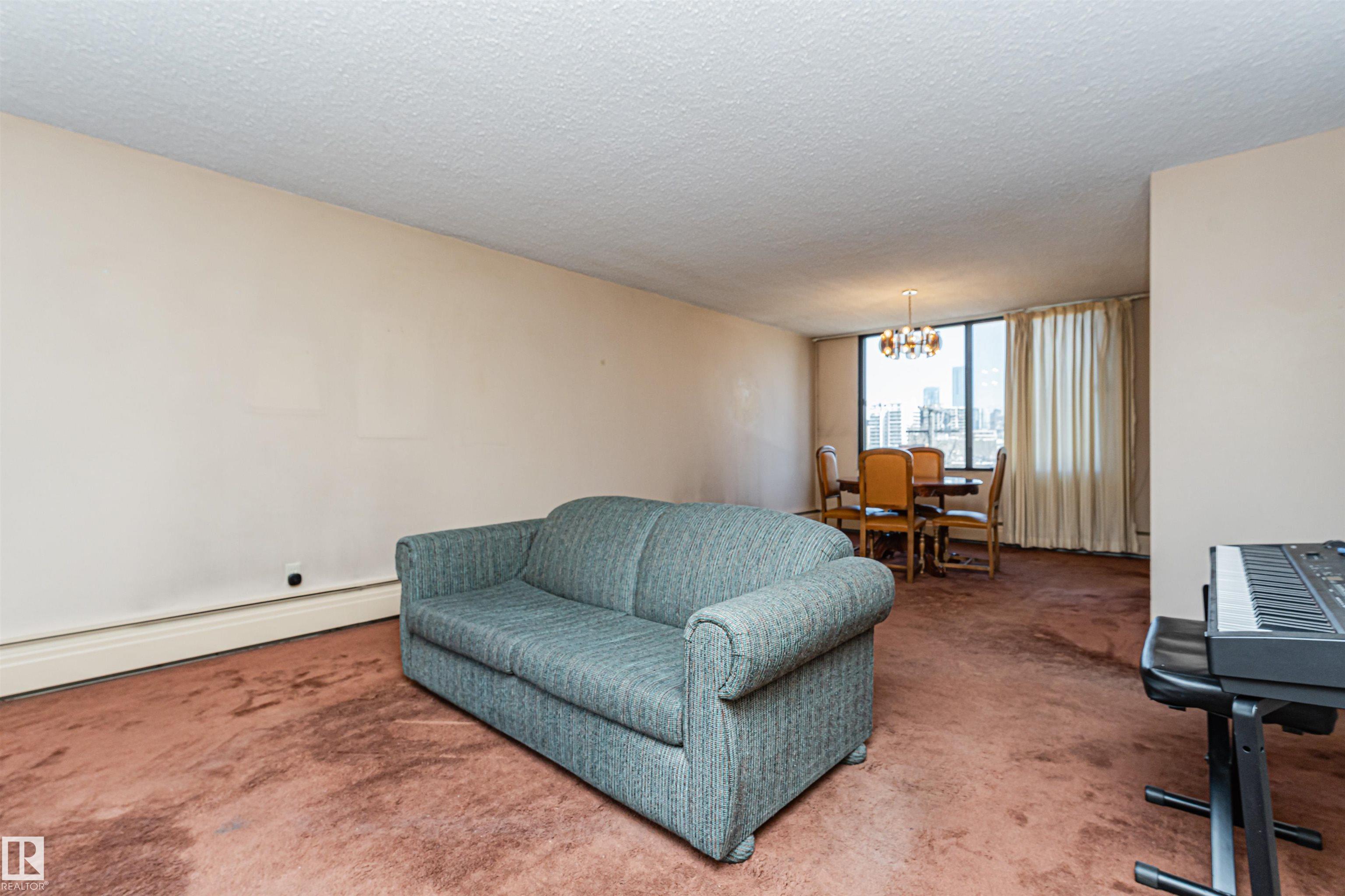 https://zimg.paragon.ice.com/ParagonImages/Property/PM/RAE/225398244/11/0/0/ac463a30035e77bf10bfa54962a77a63/1/fb9c6f28a8dda779f13984541342c7bb/225398244-3bd8bad1-72d4-495c-8cb7-0682938d3e3c.JPG
