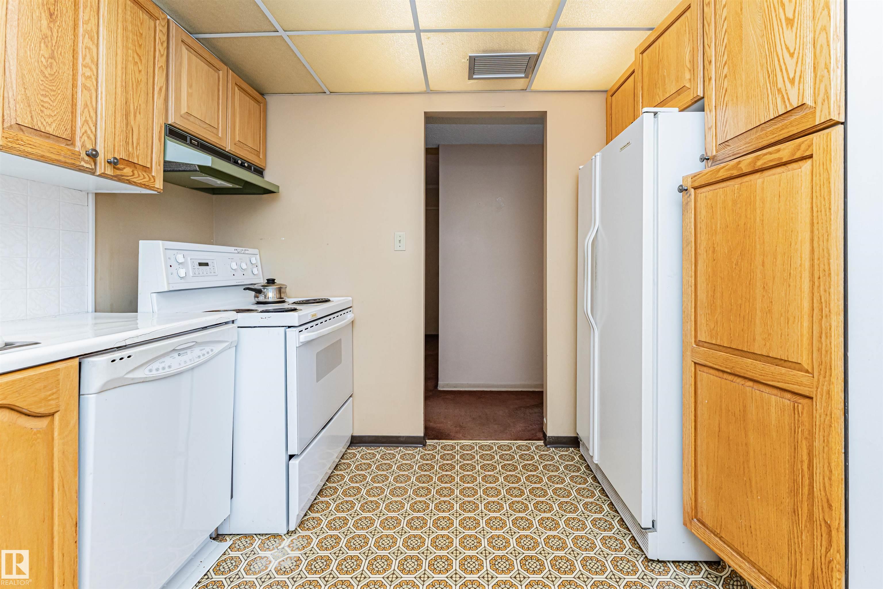 https://zimg.paragon.ice.com/ParagonImages/Property/PM/RAE/225398244/17/0/0/16697cd0c0ed227bb821b44d112600c4/1/fb9c6f28a8dda779f13984541342c7bb/225398244-128d6171-88a6-49c4-a38b-2967ad290ff9.JPG