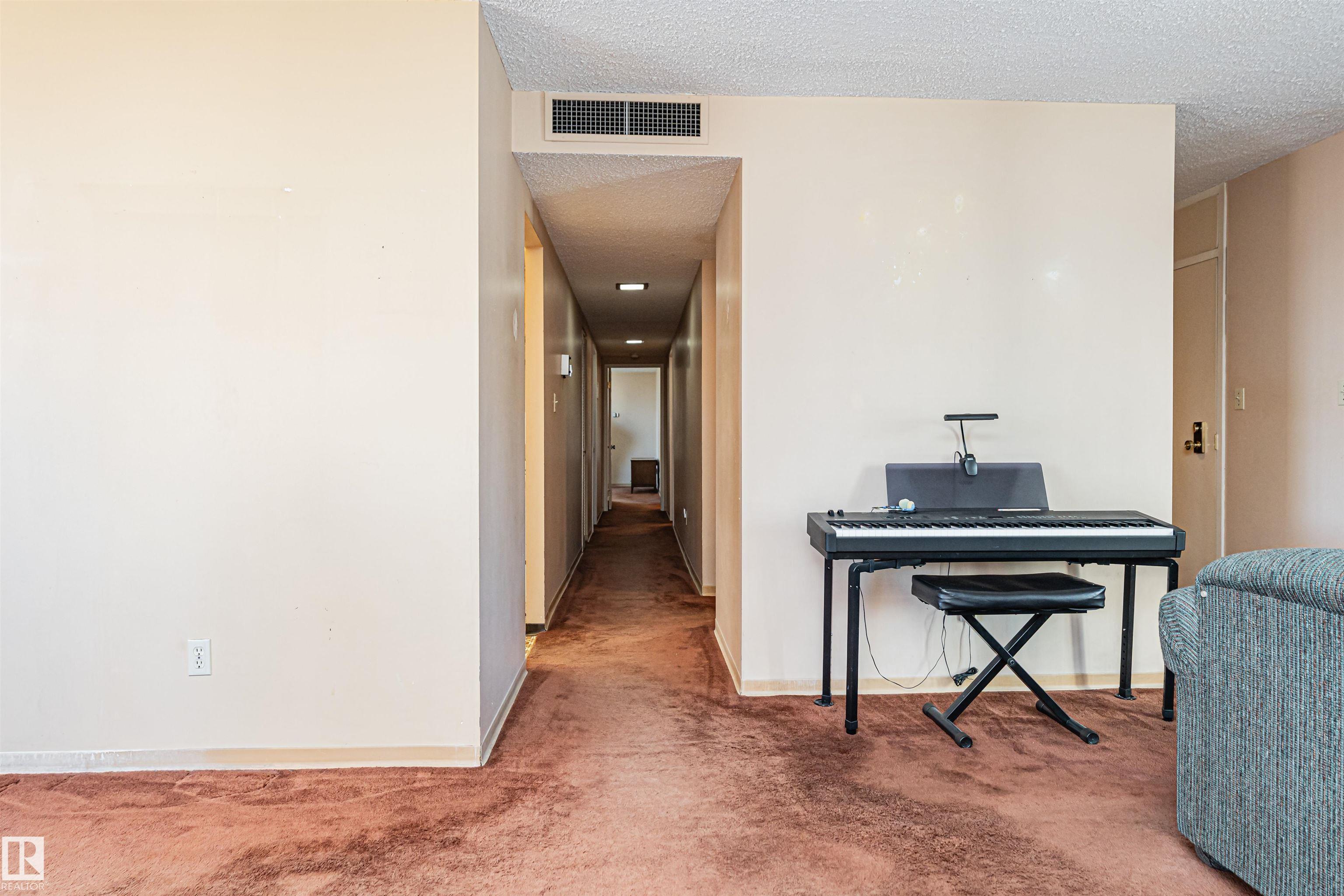 https://zimg.paragon.ice.com/ParagonImages/Property/PM/RAE/225398244/18/0/0/6affe53f1d0346900f30068c9d17efae/1/fb9c6f28a8dda779f13984541342c7bb/225398244-3504d5f1-5777-4054-b68d-423b45cfabbd.JPG