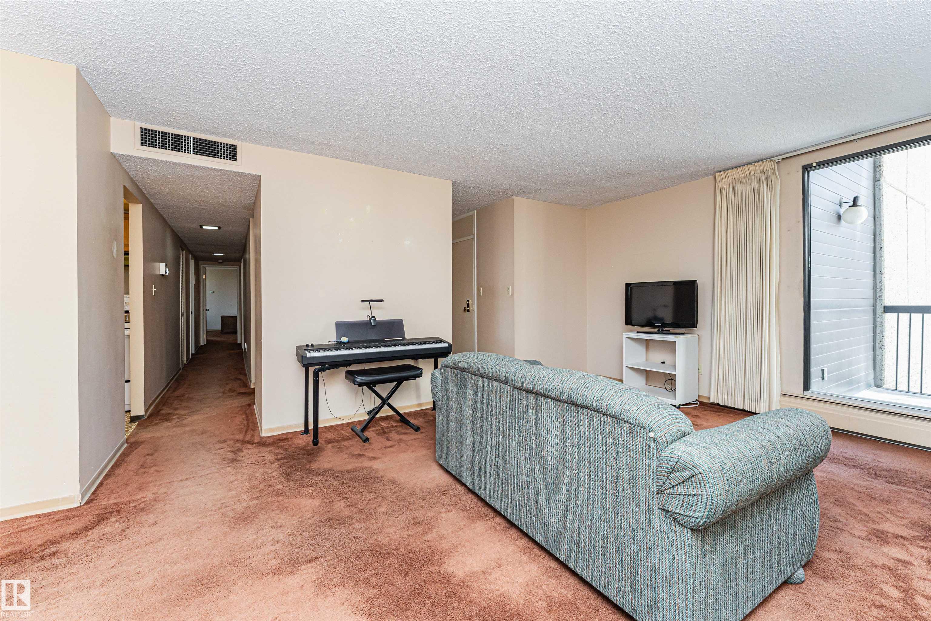 https://zimg.paragon.ice.com/ParagonImages/Property/PM/RAE/225398244/7/0/0/d252c290f91e2746ac4c60fee09651e6/1/fb9c6f28a8dda779f13984541342c7bb/225398244-81f64958-c166-458e-9b7c-83b0ef7f4adf.JPG