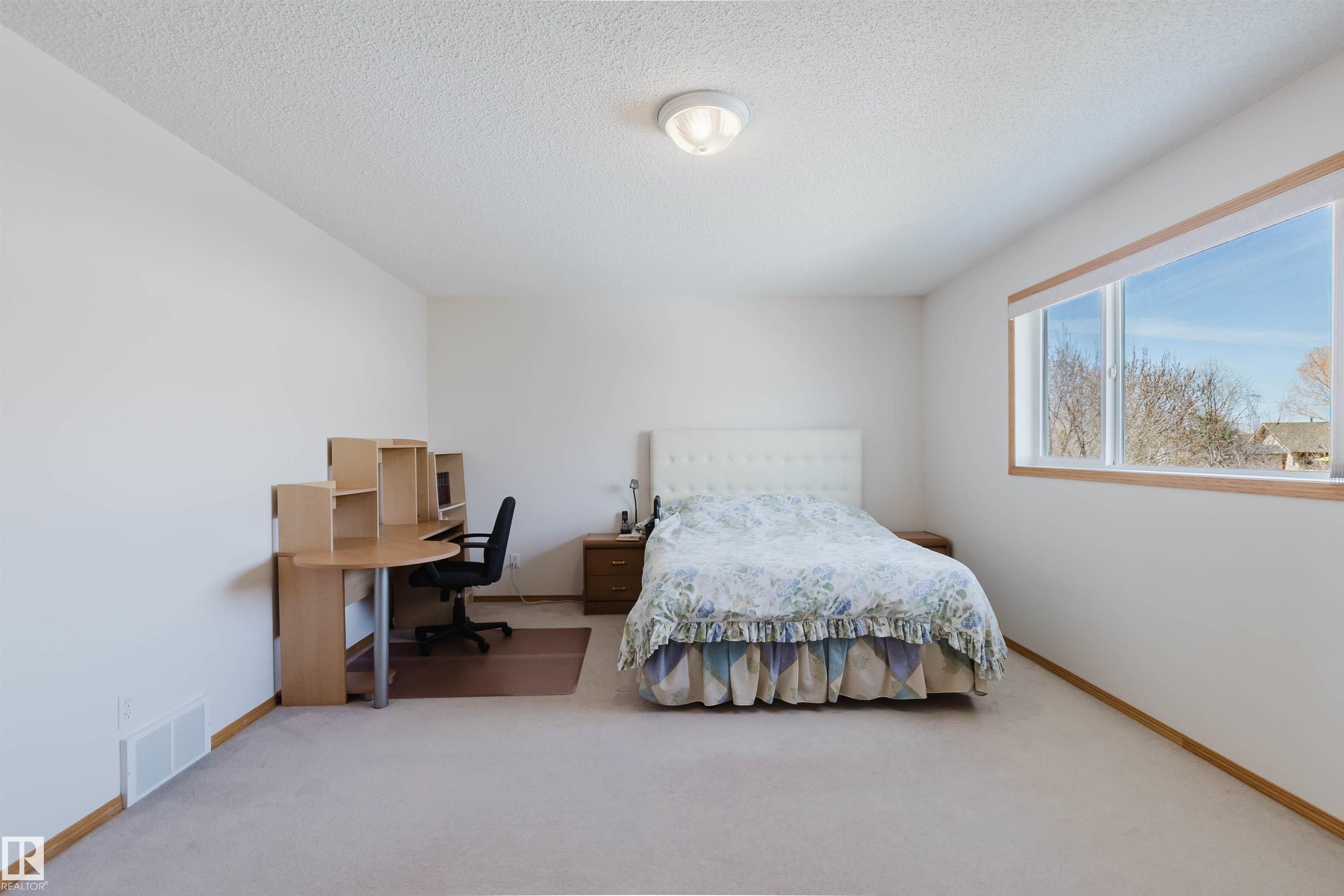 https://zimg.paragon.ice.com/ParagonImages/Property/PM/RAE/225398248/36/0/0/39adbce71bfe39907aab934941970730/1/17dbbabc1abb1aeaffab0681c1b56ae4/225398248-06564566-3e42-4006-a2dd-a43f0841bda5.JPG