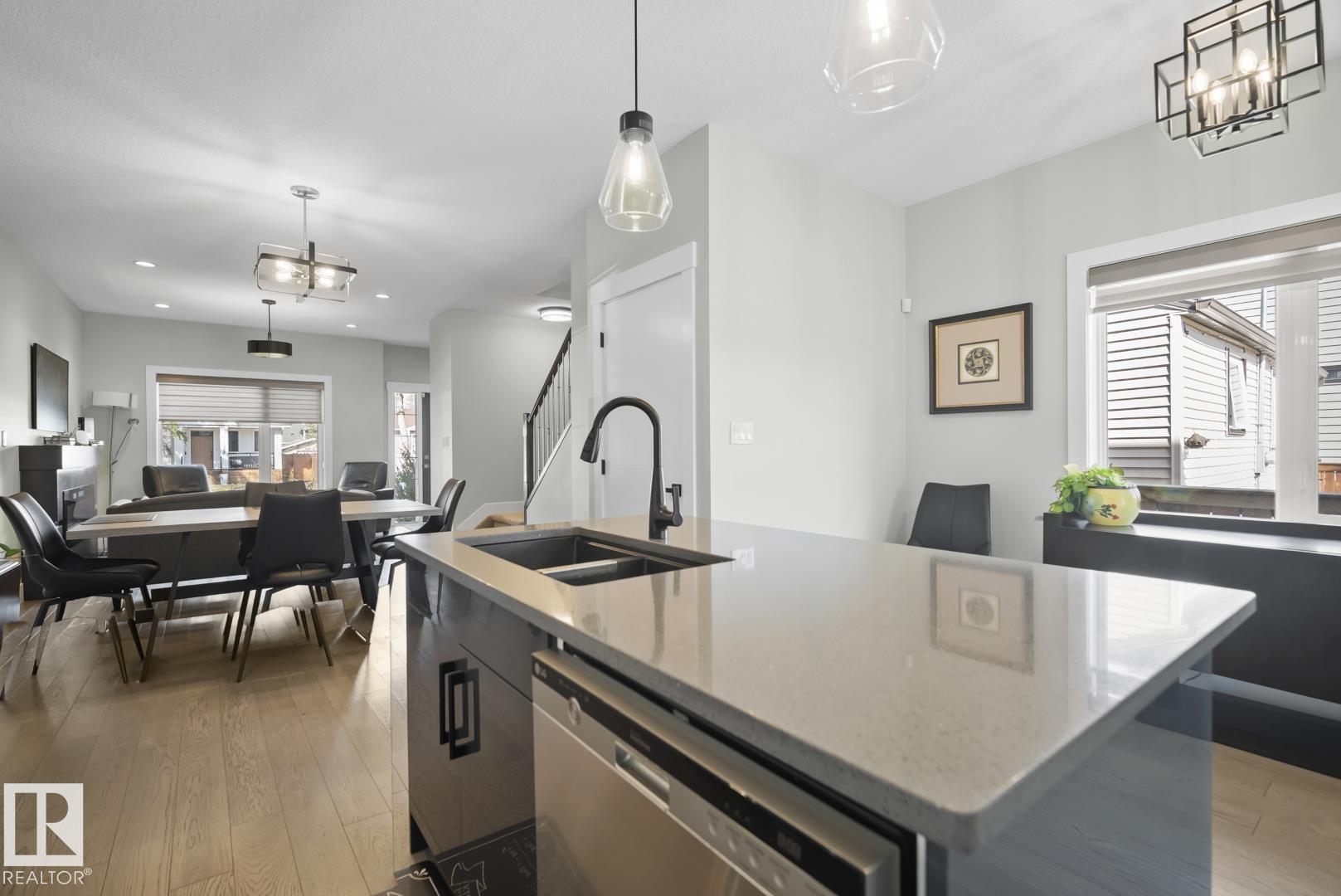 https://zimg.paragon.ice.com/ParagonImages/Property/PM/RAE/225398258/11/0/0/1f20606636b8d0c408f0bb71b724c1a9/1/3ea152a81133b31dd18c8ed48faeb665/225398258-1c067247-d121-4c95-a936-707aef287d27.JPG