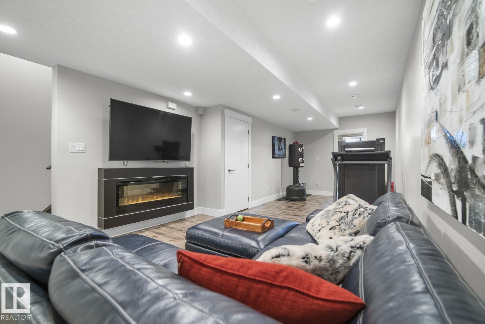 https://zimg.paragon.ice.com/ParagonImages/Property/PM/RAE/225398258/30/0/0/fd6ba690cb8cbeb067e7a7b4cbe652ae/1/3ea152a81133b31dd18c8ed48faeb665/225398258-0bca3db8-c2a5-4dd2-bd46-828d7406de8f.JPG
