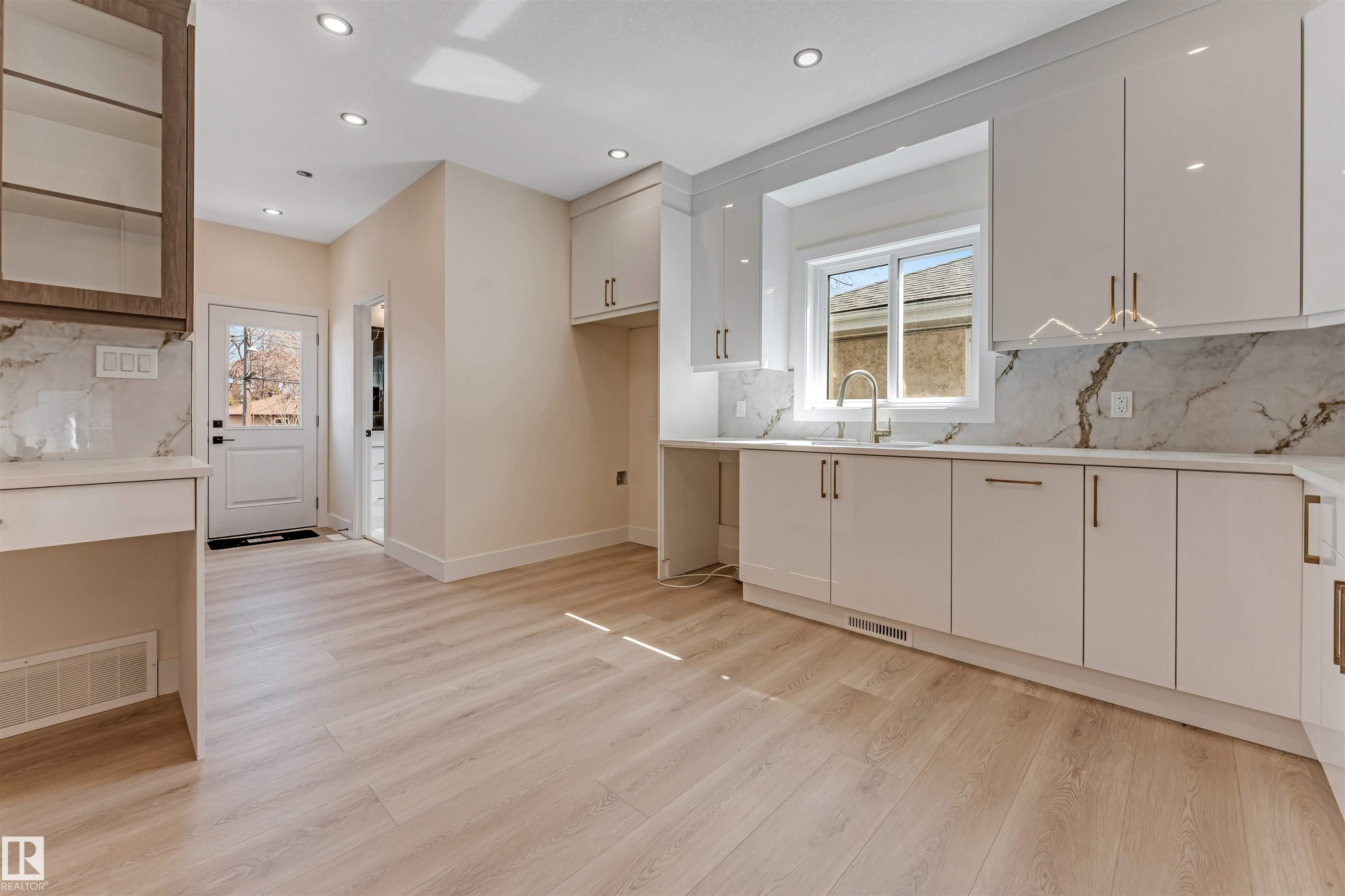 https://zimg.paragon.ice.com/ParagonImages/Property/PM/RAE/225398260/15/0/0/abb2510755d0f677c91c2044779c54b1/1/c921dad33e312afe8580027b1de8e61f/225398260-369d5cfc-5b82-4ba4-8b3f-3d808027150a.JPG