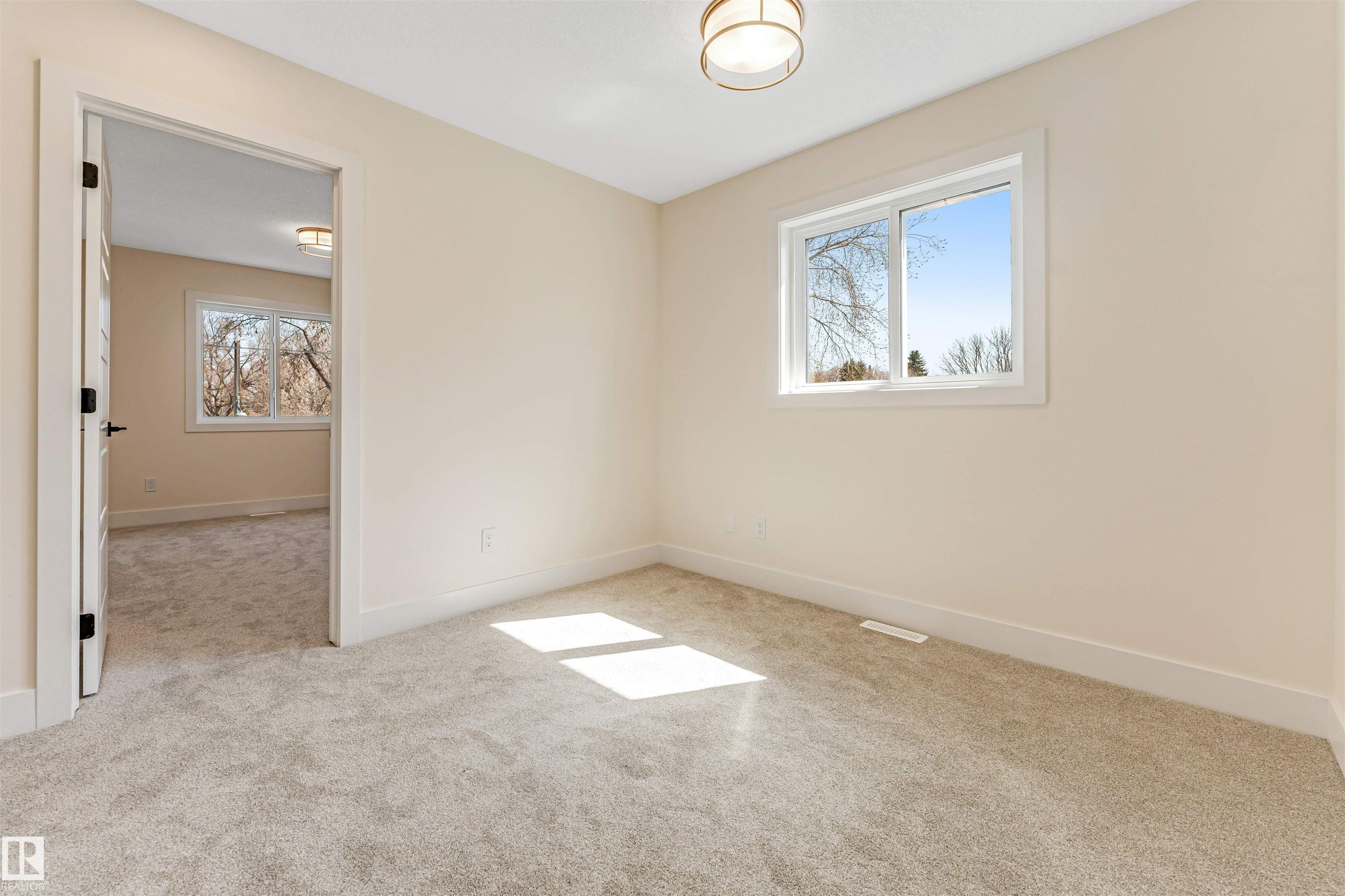 https://zimg.paragon.ice.com/ParagonImages/Property/PM/RAE/225398260/30/0/0/130671750800b0d8b5dd6cf5cc418575/1/c921dad33e312afe8580027b1de8e61f/225398260-6a97a68e-9b1a-45c3-886f-49ed7b5f7446.JPG