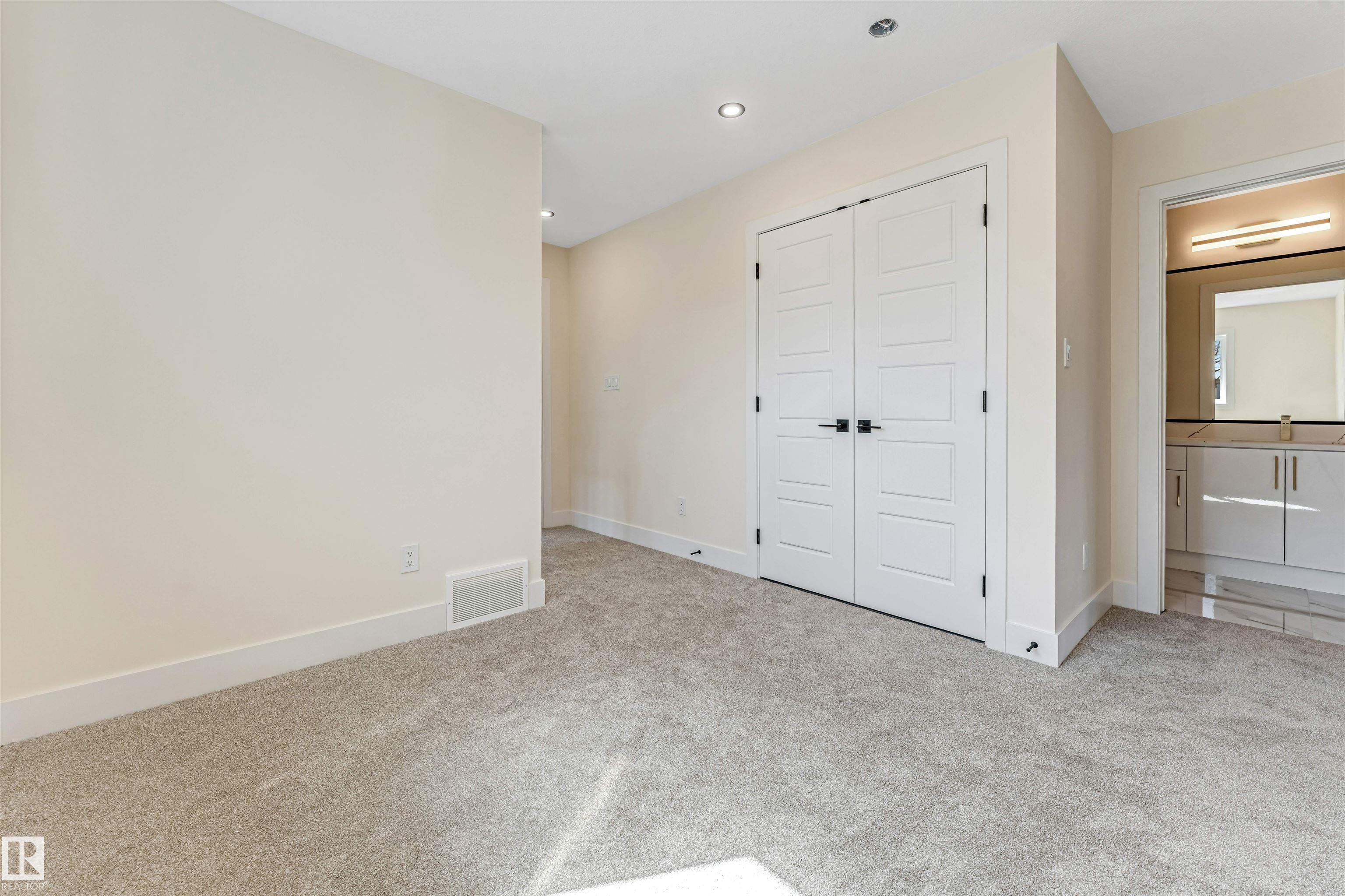 https://zimg.paragon.ice.com/ParagonImages/Property/PM/RAE/225398260/31/0/0/de08d99c188d993cecad246b9cd1fc14/1/c921dad33e312afe8580027b1de8e61f/225398260-67807526-ba02-4c4e-bdb9-1408a571311f.JPG