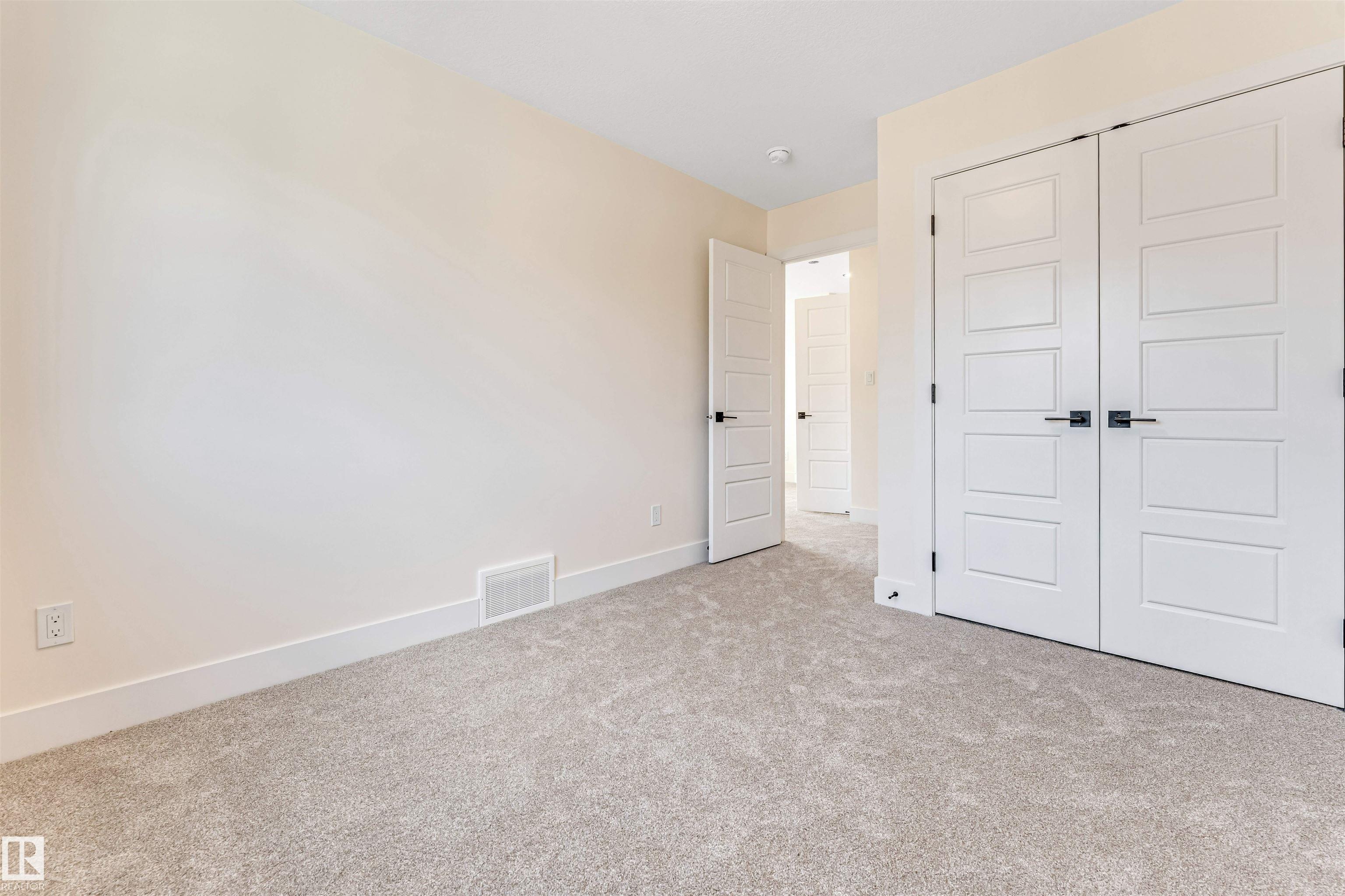 https://zimg.paragon.ice.com/ParagonImages/Property/PM/RAE/225398260/33/0/0/b81fa74ff9433ead62ffa04f4aeed1c8/1/c921dad33e312afe8580027b1de8e61f/225398260-4eaceb9a-08fb-4809-a9b4-2dda59829479.JPG