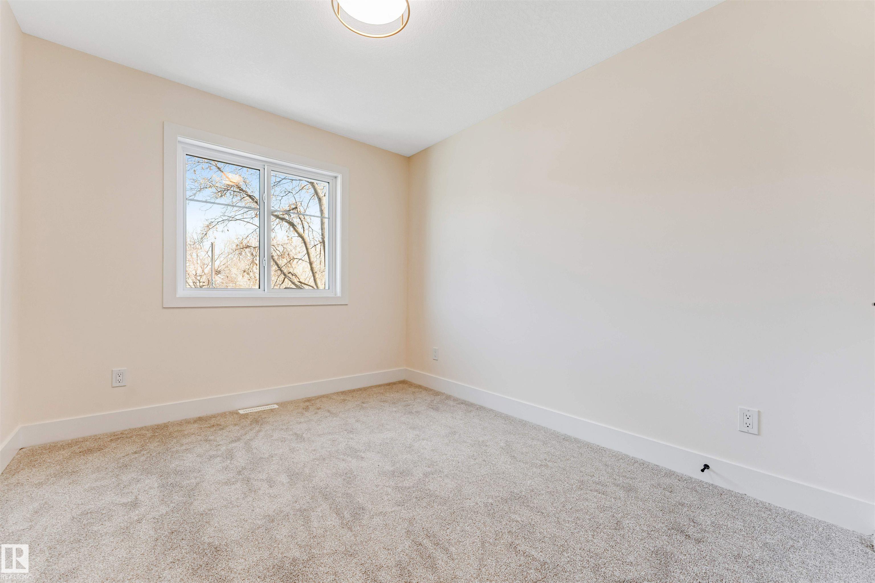 https://zimg.paragon.ice.com/ParagonImages/Property/PM/RAE/225398260/34/0/0/b7387a7af5c79d2af2e5d3a8fe16d443/1/c921dad33e312afe8580027b1de8e61f/225398260-d9d57310-0dc8-402d-8902-4dd00b1f134d.JPG