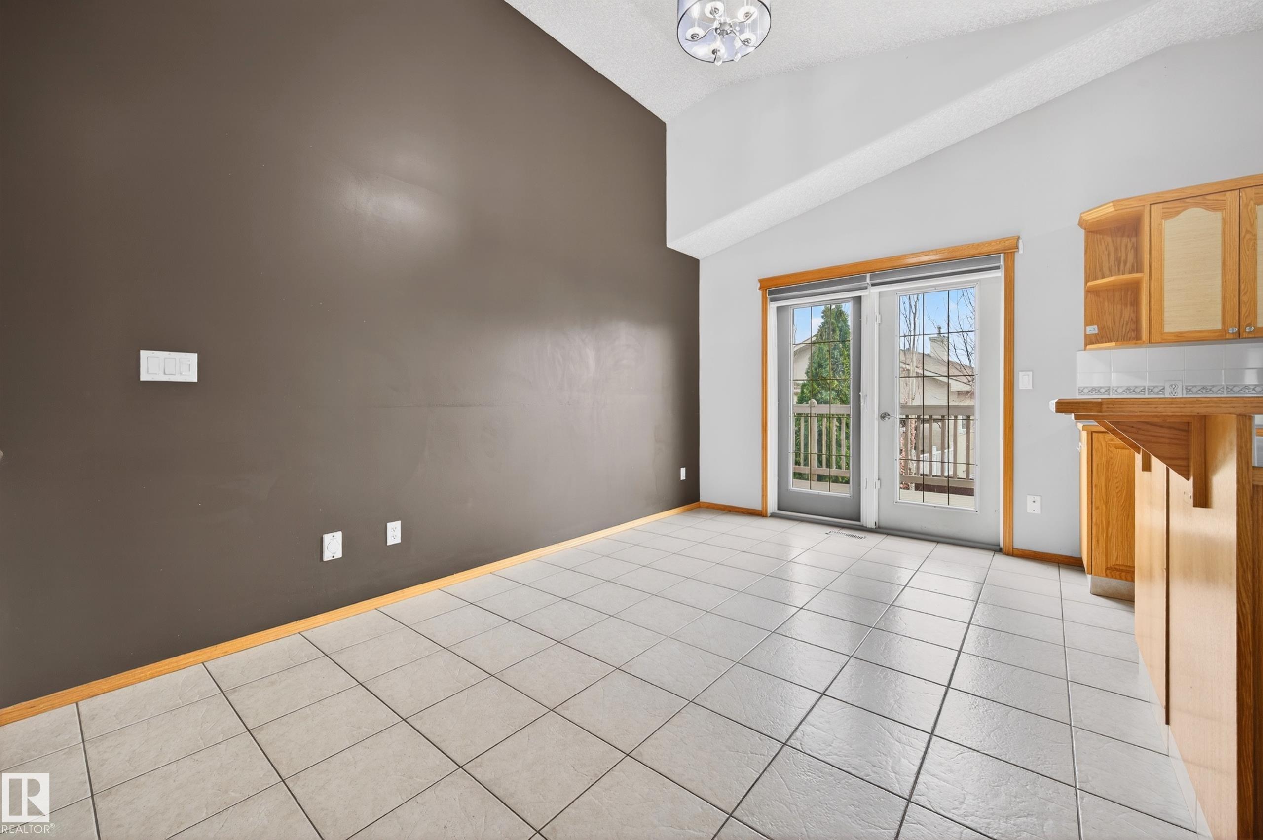 https://zimg.paragon.ice.com/ParagonImages/Property/PM/RAE/225398280/10/0/0/0bd85cd6a592d7f708063882d3270ae6/1/f17671ef1aa5a421a5f80cac9ca26d29/225398280-3a138b44-b242-4262-ba60-eae42a5347a9.JPG