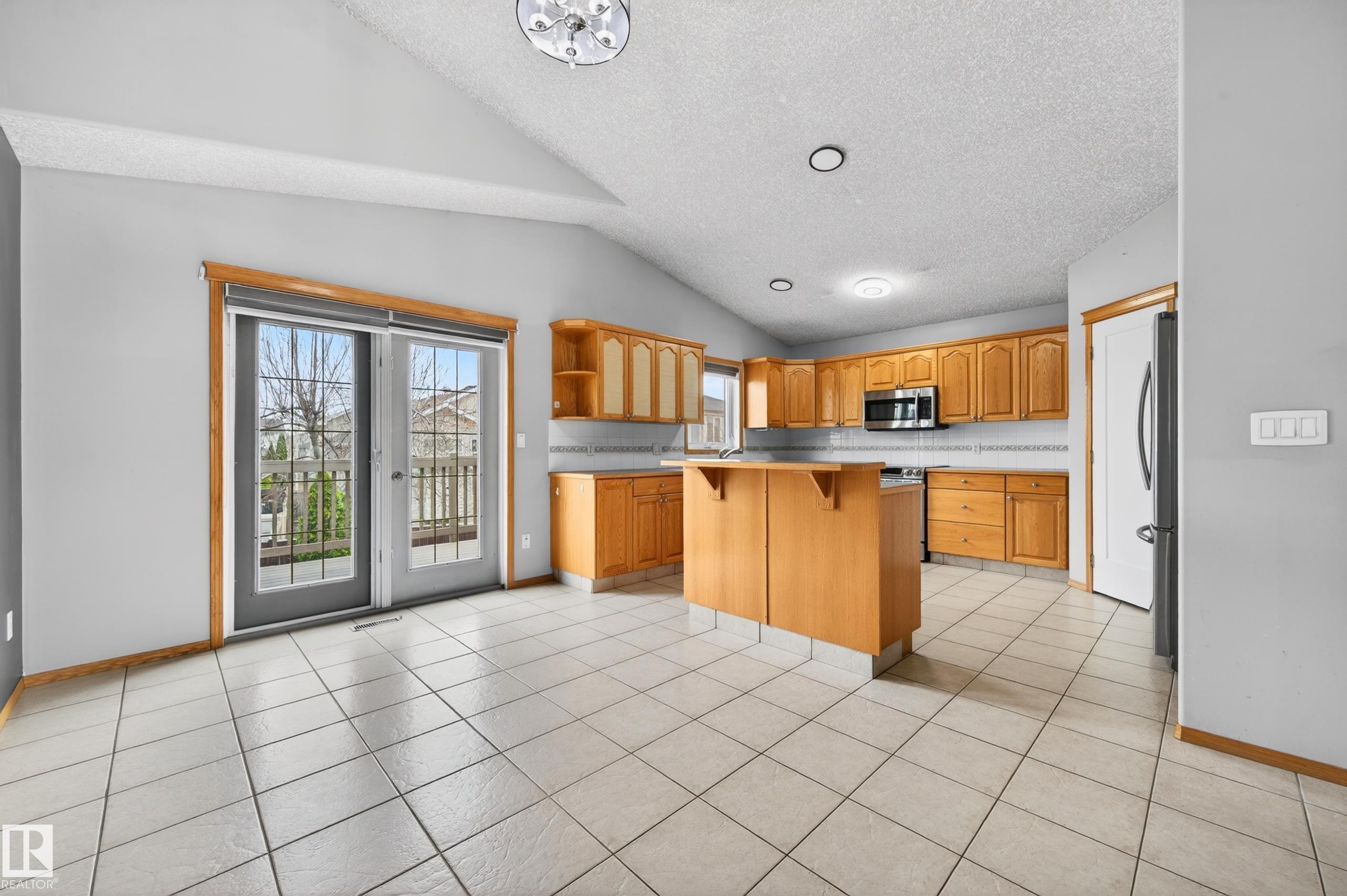 https://zimg.paragon.ice.com/ParagonImages/Property/PM/RAE/225398280/11/0/0/21140bdf04ff1bc1489aec653e01c30f/1/f17671ef1aa5a421a5f80cac9ca26d29/225398280-d85428de-76f8-4f0d-a6f7-089844bd7a27.JPG