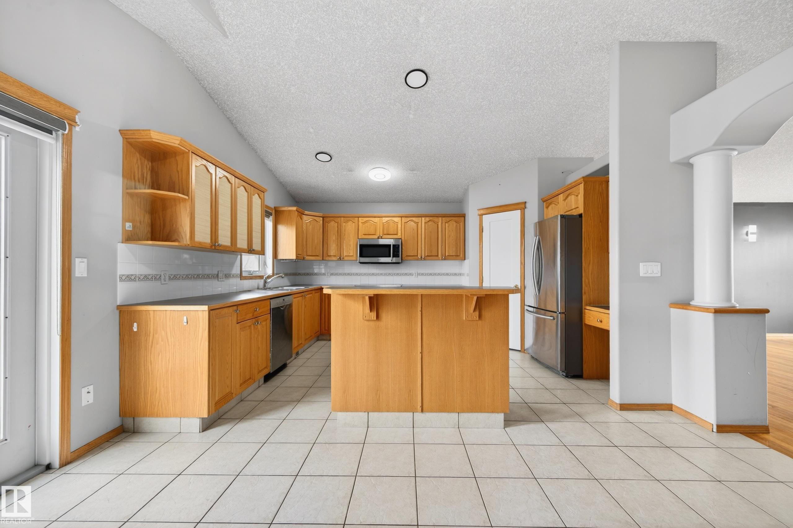 https://zimg.paragon.ice.com/ParagonImages/Property/PM/RAE/225398280/14/0/0/a80290f8d0a94ae01089f68271b2eae7/1/f17671ef1aa5a421a5f80cac9ca26d29/225398280-10068b64-da70-4b7b-8b02-e427ba8e450f.JPG
