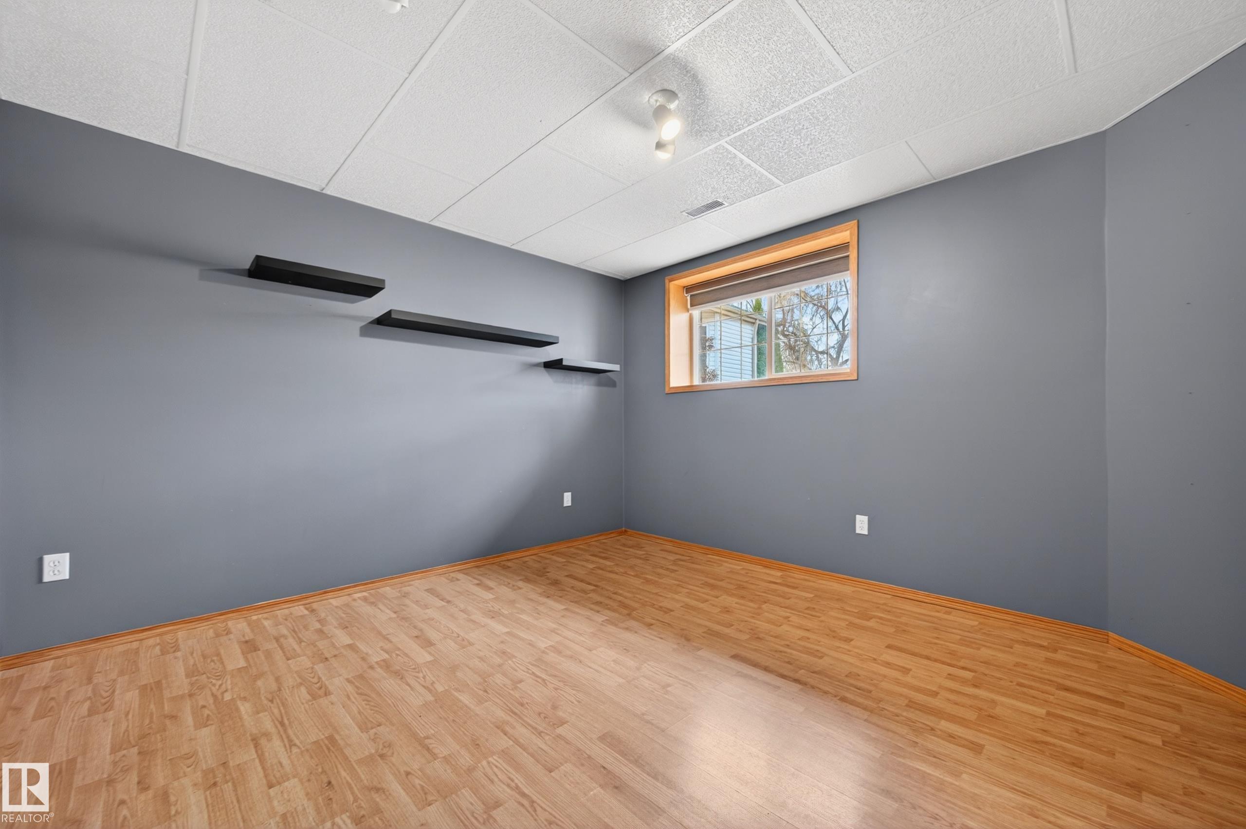https://zimg.paragon.ice.com/ParagonImages/Property/PM/RAE/225398280/33/0/0/f5cdc41b0fe1722f38cca595b6de283b/1/f17671ef1aa5a421a5f80cac9ca26d29/225398280-b5426ad4-aaa3-43b5-9e7a-ba5a73702235.JPG