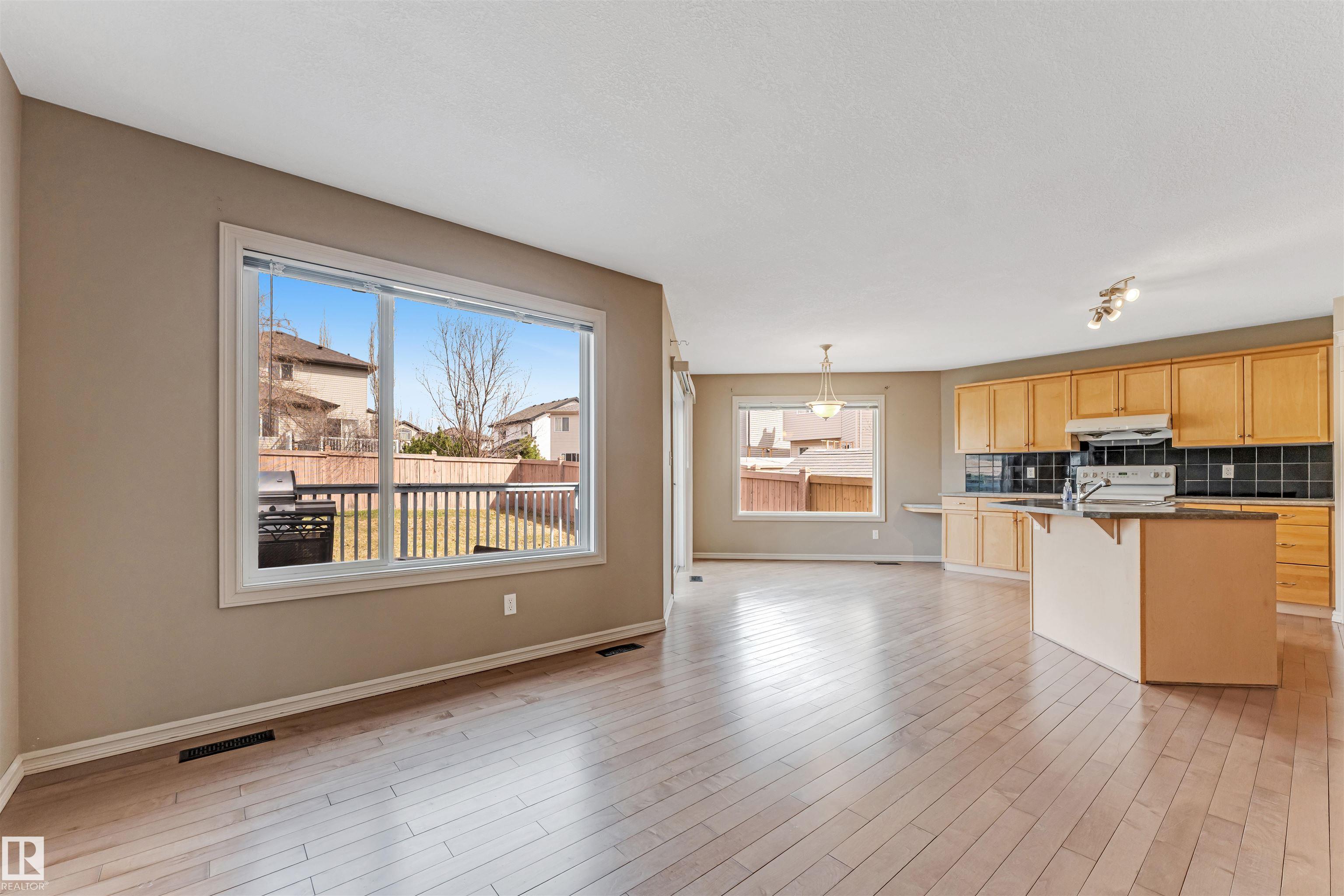 https://zimg.paragon.ice.com/ParagonImages/Property/PM/RAE/225398286/19/0/0/2d0cb293e54074c86bf2661b517662db/1/db1568b2d502fd55ed3f7aa6c30273a9/225398286-2de78532-04f6-403b-a53c-61d2aa221d24.JPG
