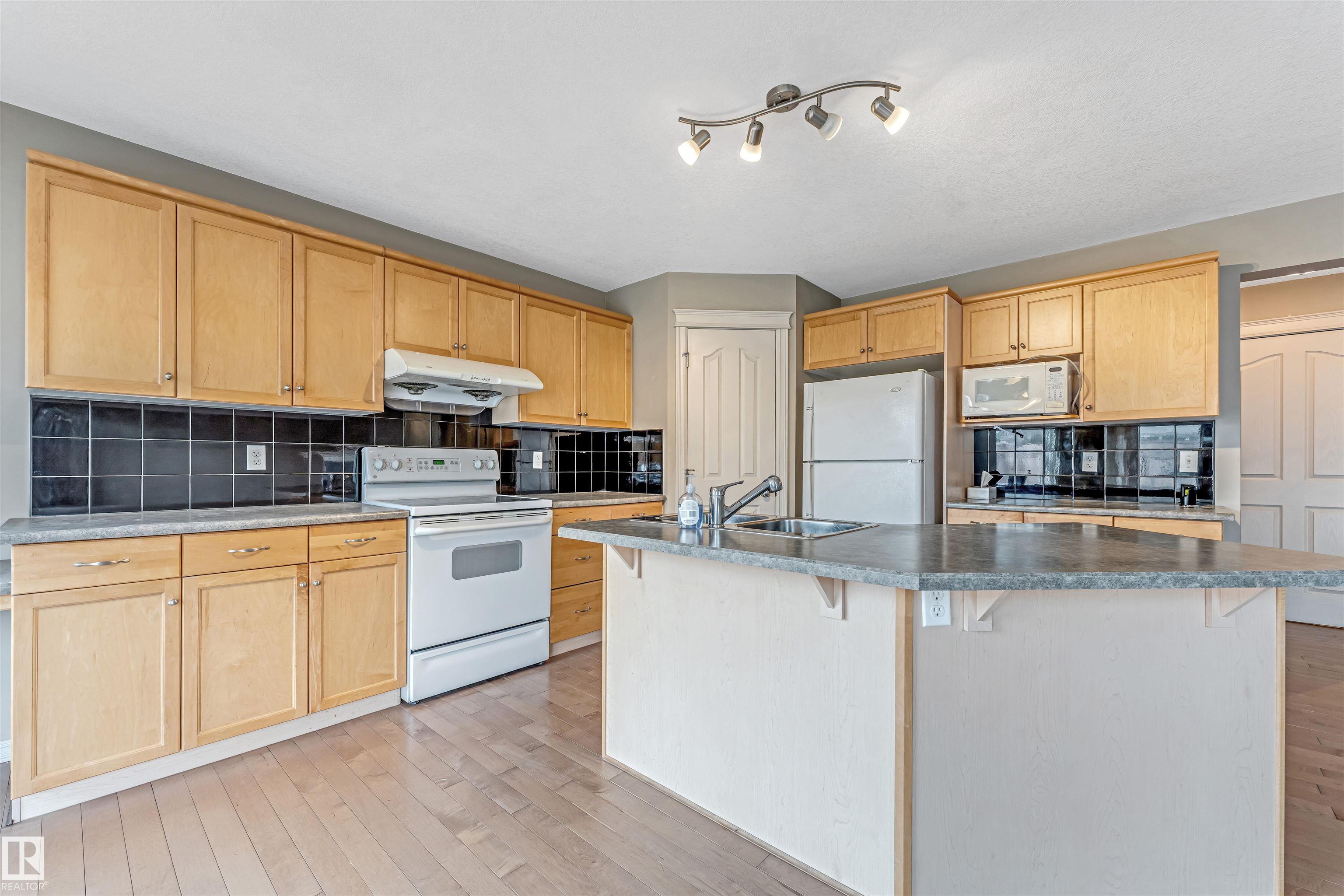 https://zimg.paragon.ice.com/ParagonImages/Property/PM/RAE/225398286/23/0/0/0a4a32520cd6dc205290421fdfdc9b9a/1/db1568b2d502fd55ed3f7aa6c30273a9/225398286-47c20482-6ff4-4dbf-af1f-2158de2d16e5.JPG