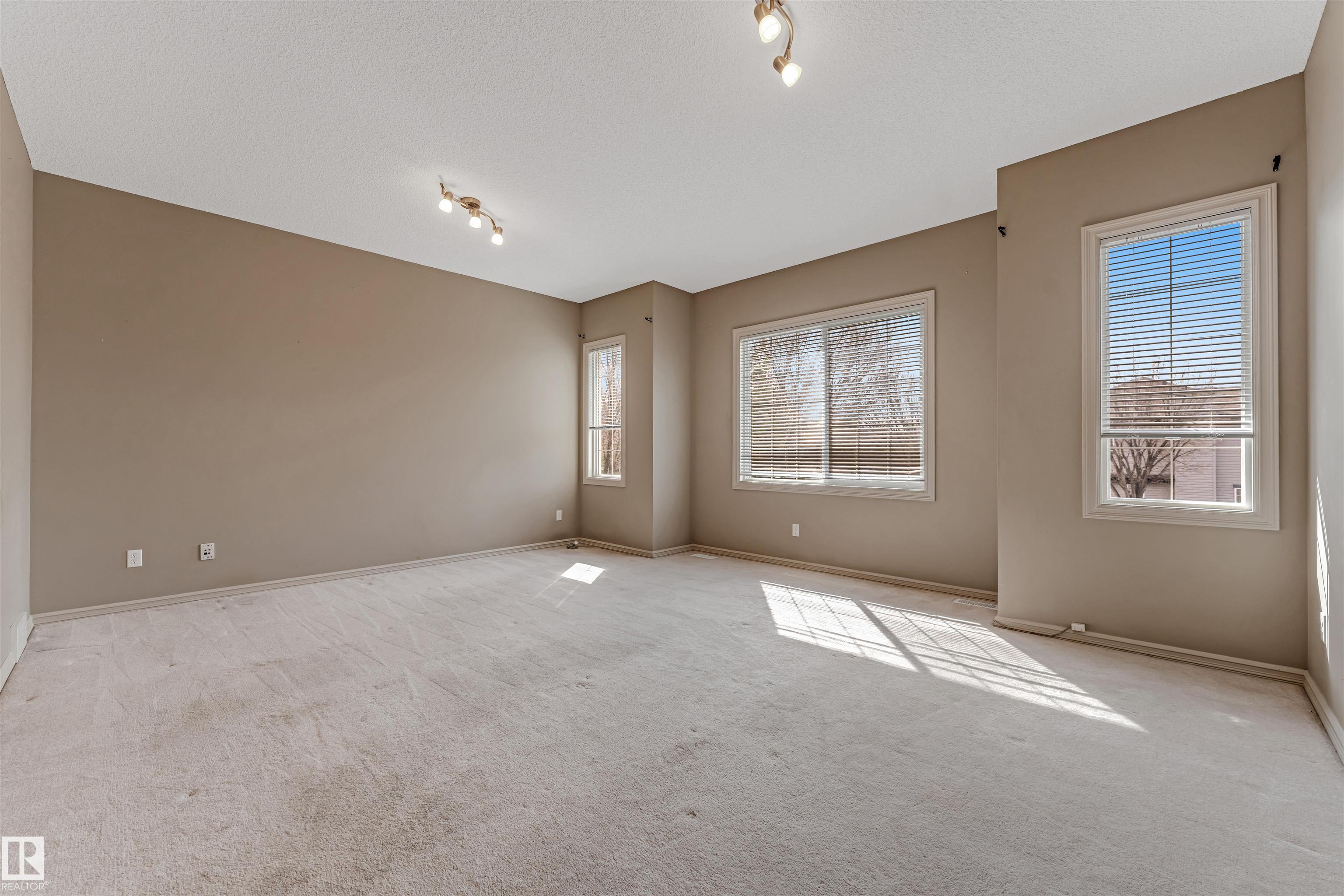 https://zimg.paragon.ice.com/ParagonImages/Property/PM/RAE/225398286/31/0/0/539cce35dace14571392593ed66daf50/1/db1568b2d502fd55ed3f7aa6c30273a9/225398286-8bcd63ba-43e1-423d-98b4-425a4620c720.JPG