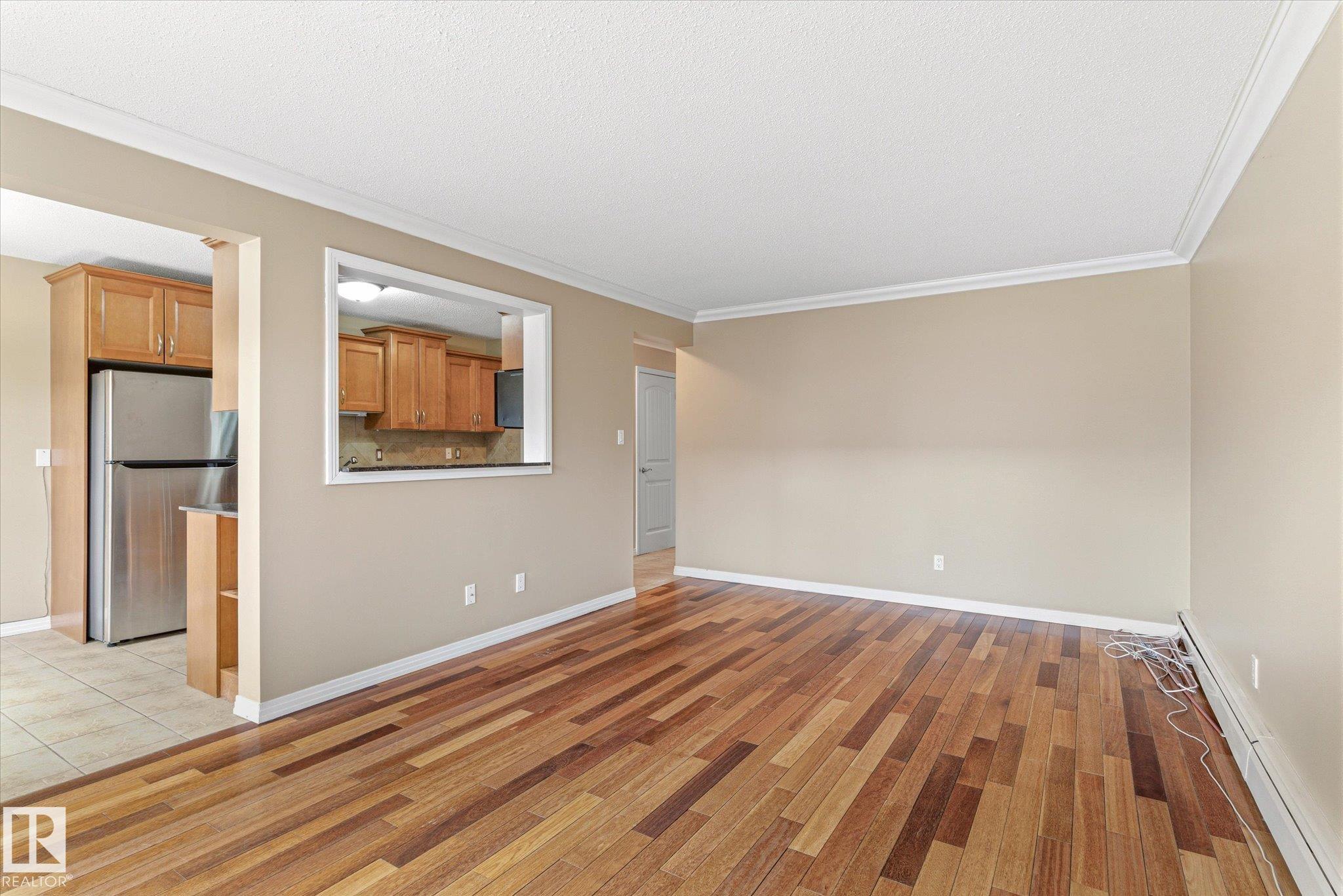 https://zimg.paragon.ice.com/ParagonImages/Property/PM/RAE/225398289/6/0/0/eceb28a307ef402f4c82b7b590d6c323/1/957082bc1b6aff0a343fa11b52b00984/225398289-e1c7c462-d34f-4c41-9f15-fb6167de3e00.JPG